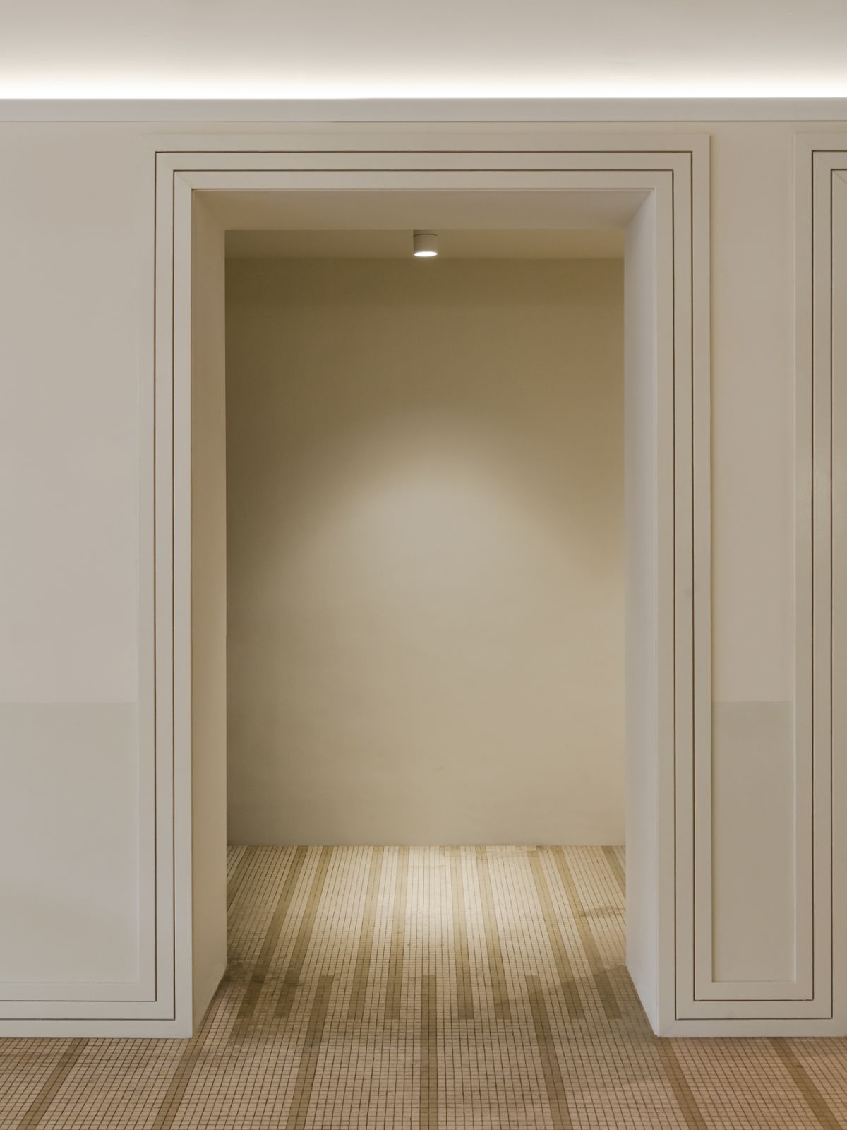 One of the two thick entryway walls on either side of the room