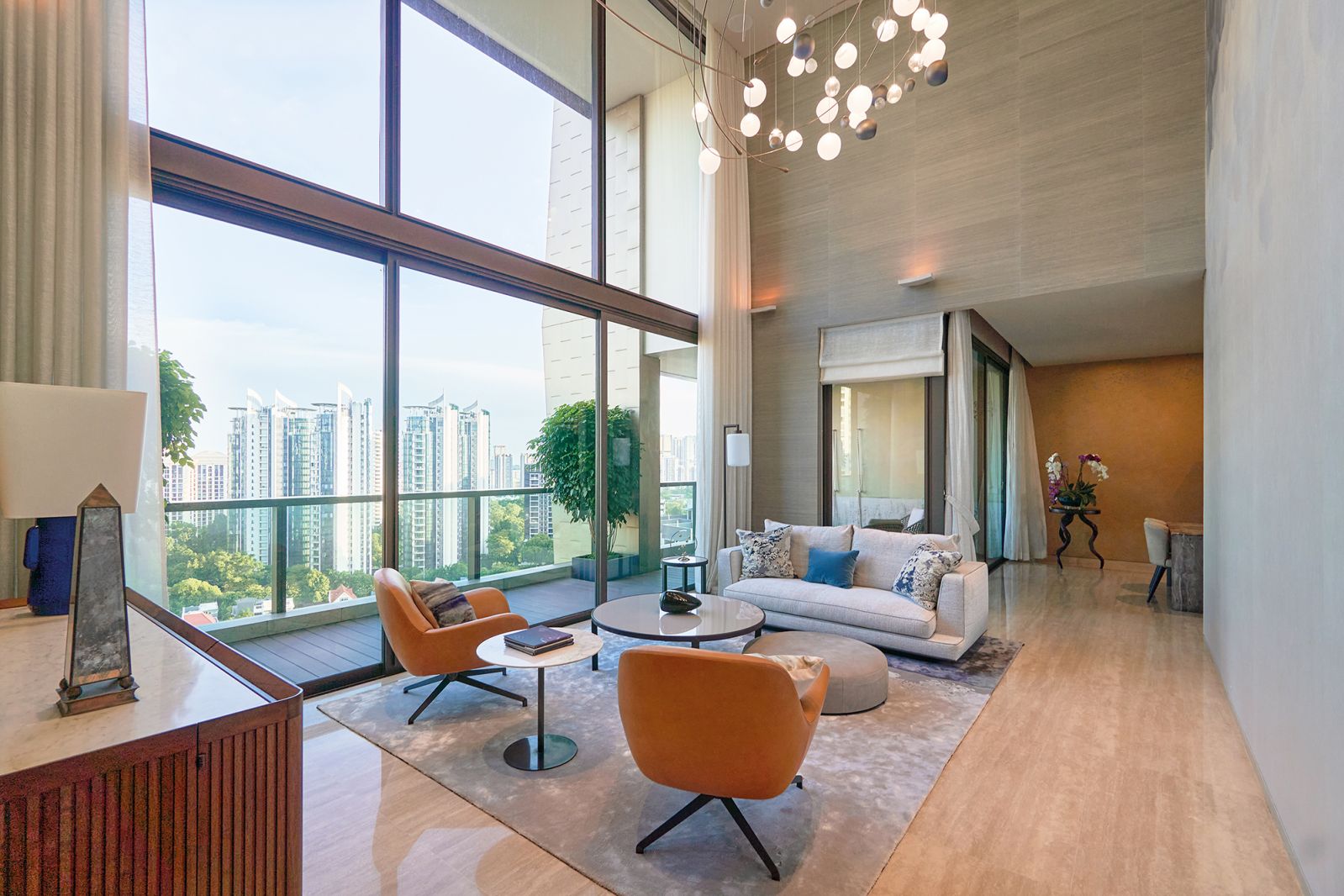 Miaja designed this bespoke Phi chandelier as an eye- catching centrepiece that makes the most of the living room’s soaring seven-metre- high ceiling