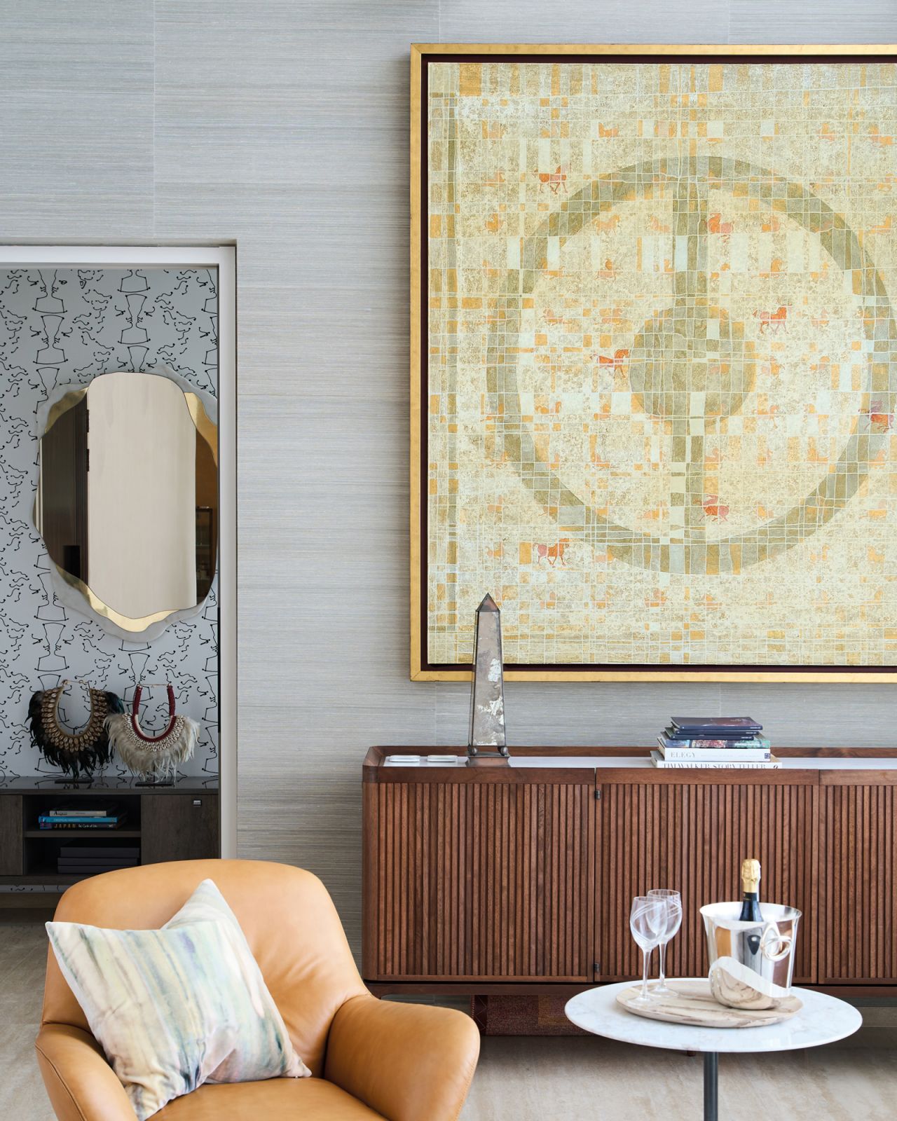 The designer worked with specific colour tonalities to give the client’s old artworks their own perfect background and surroundings in the new home