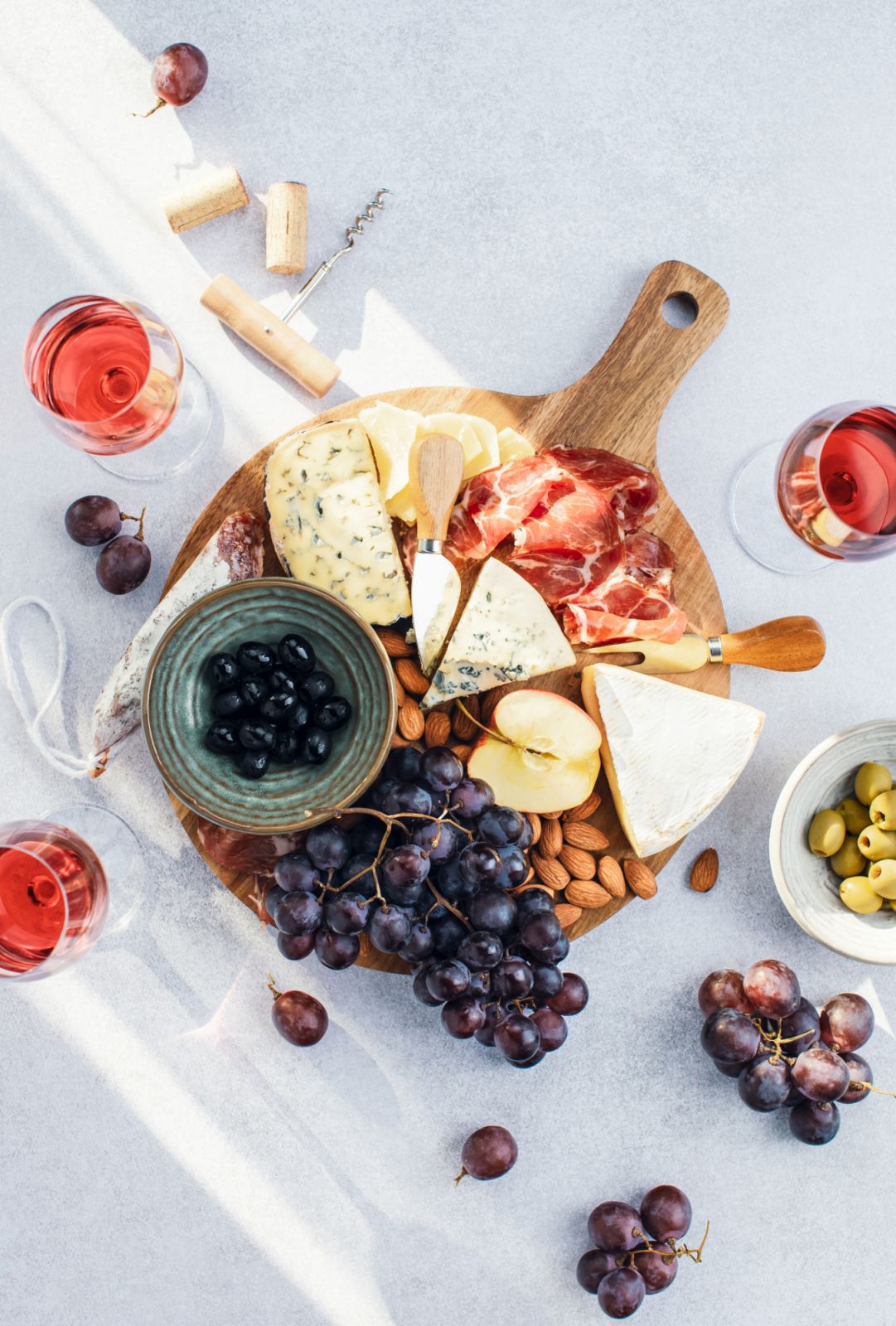 A cheese board with the usual fixings (Photo: Getty Images)