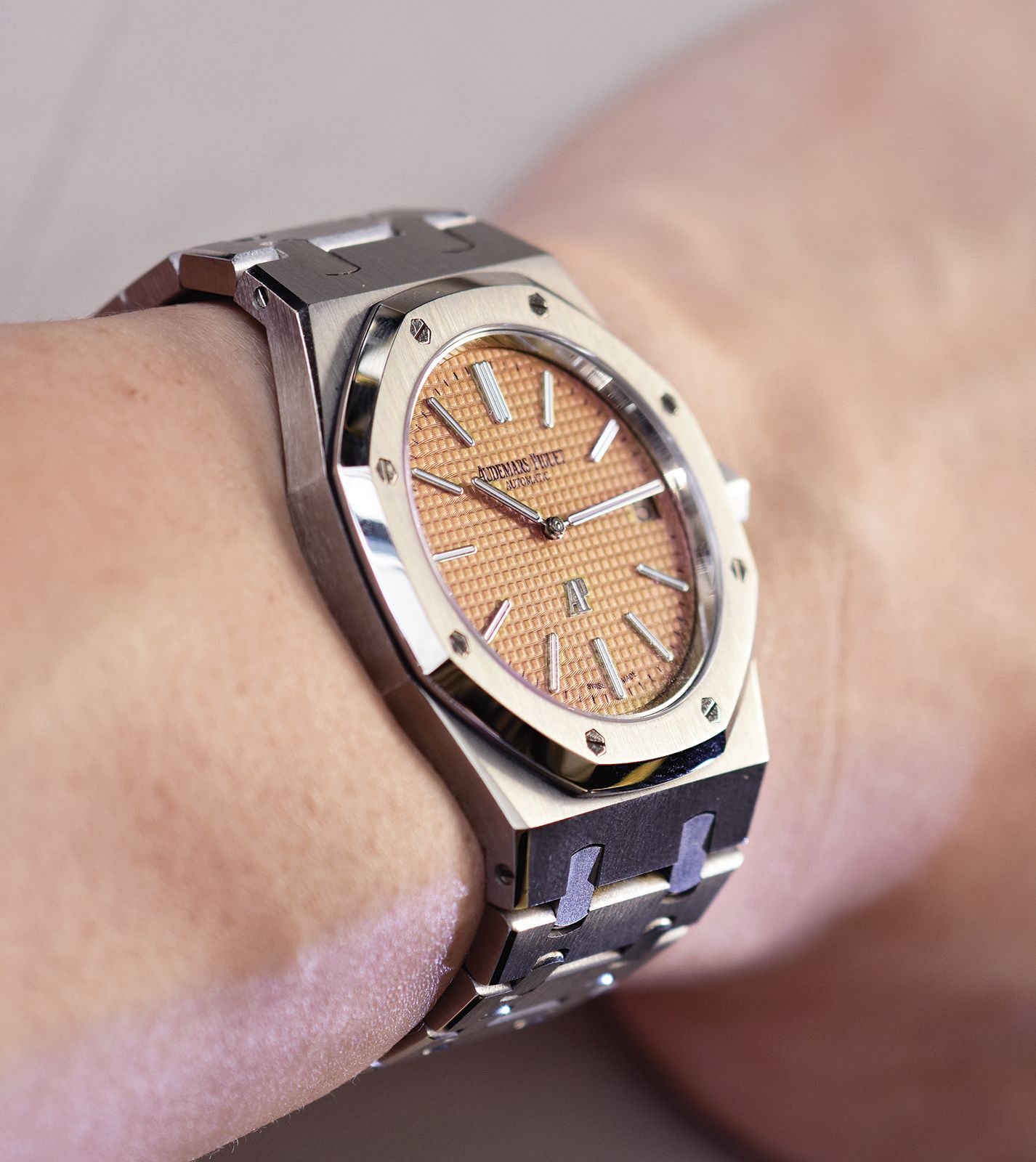 Audemars Piguet Royal Oak Extra-Thin 15202BC สี White Gold หน้า Salmo