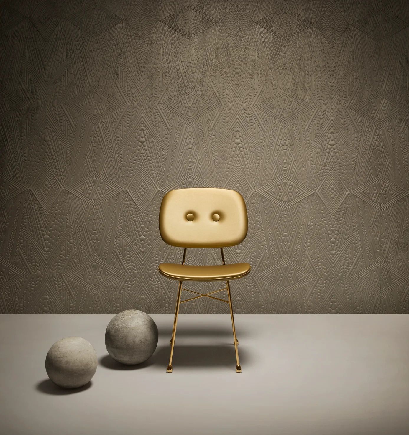 Golden chair (Photo: Moooi)