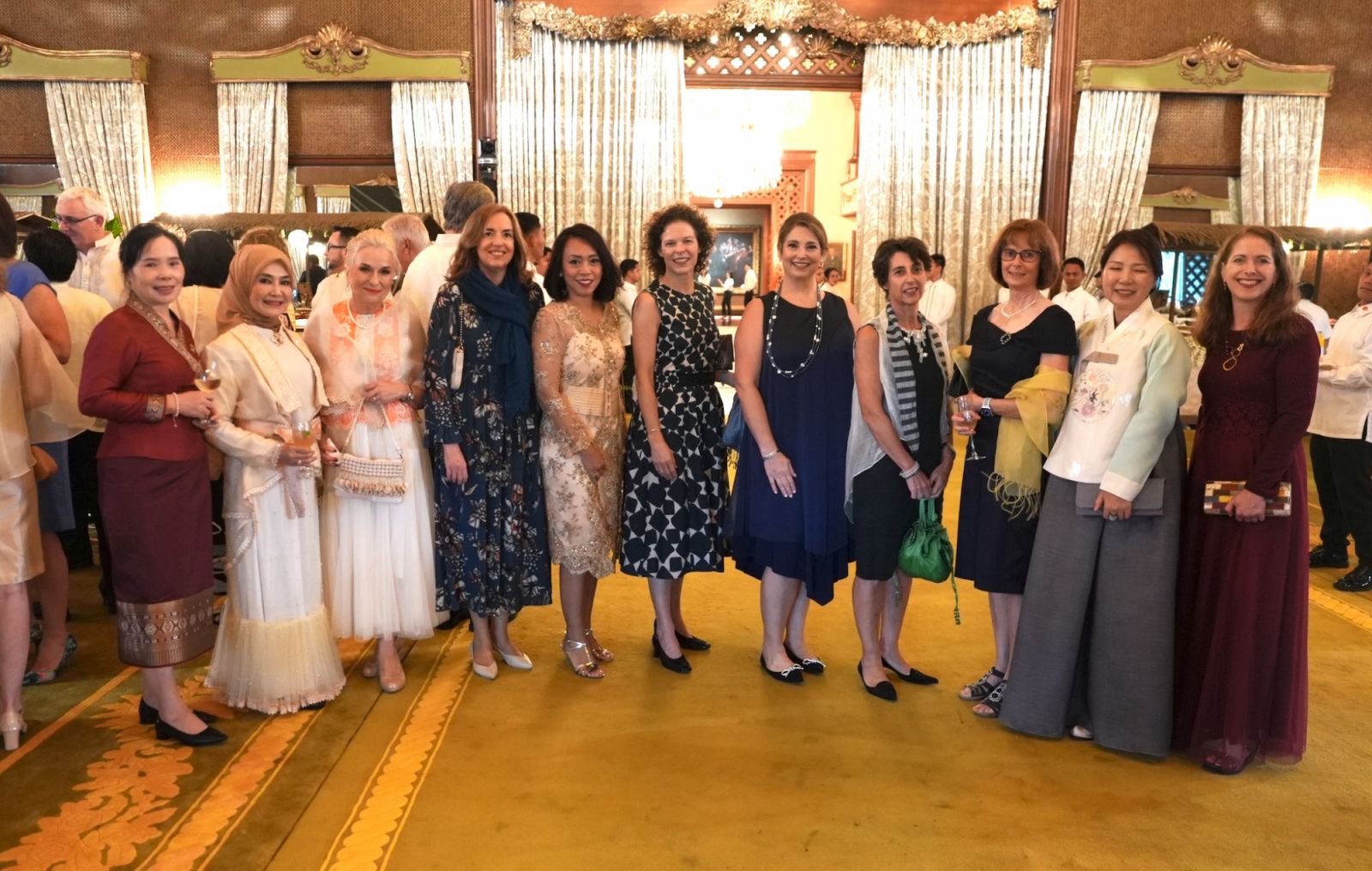 Bouavone Souksavanh, Ranny Moerni Cahyani, Roswitha Brieger, Maria Rosaria Brizi, Indri Puspitasari Akyol, Denise Claudine Brühl Moser, Bethany Susan Goldstein, Nicole Claire Weismann ép. Véron, Irene Colette Carlos, Eun Hwa Lee, Gila Fluss Brachfeld