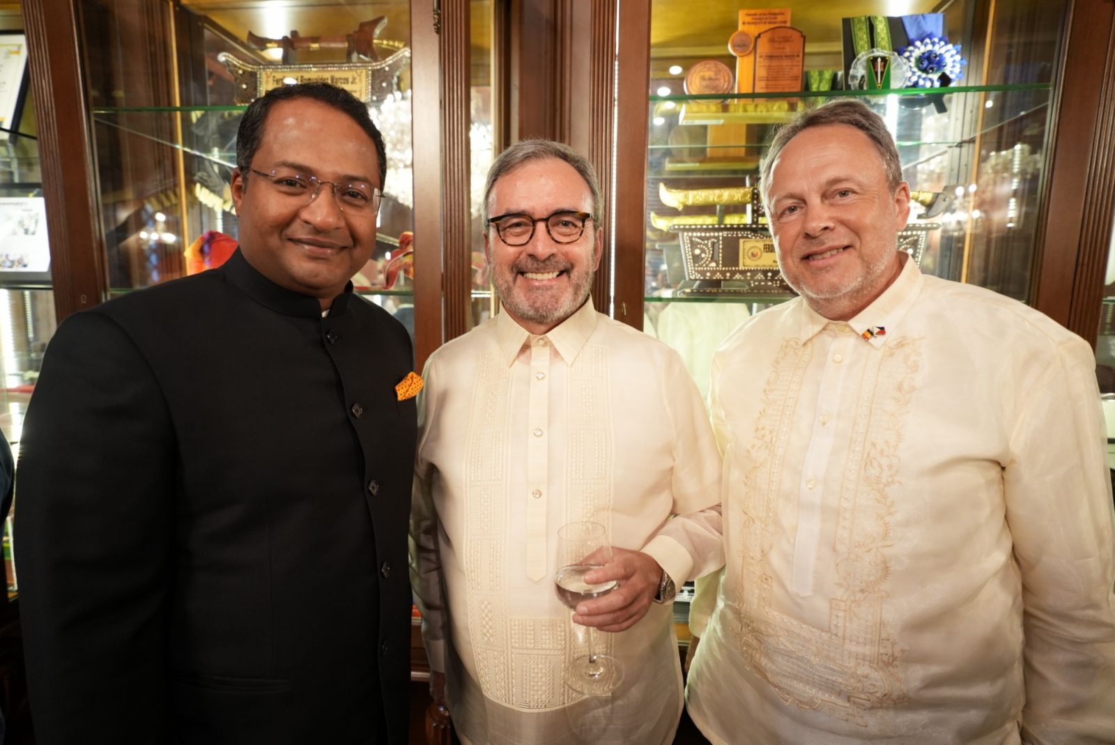 Amb Shambhu Santha Kumara, Amb Luc Véron, Amb Michel Monique M Parys