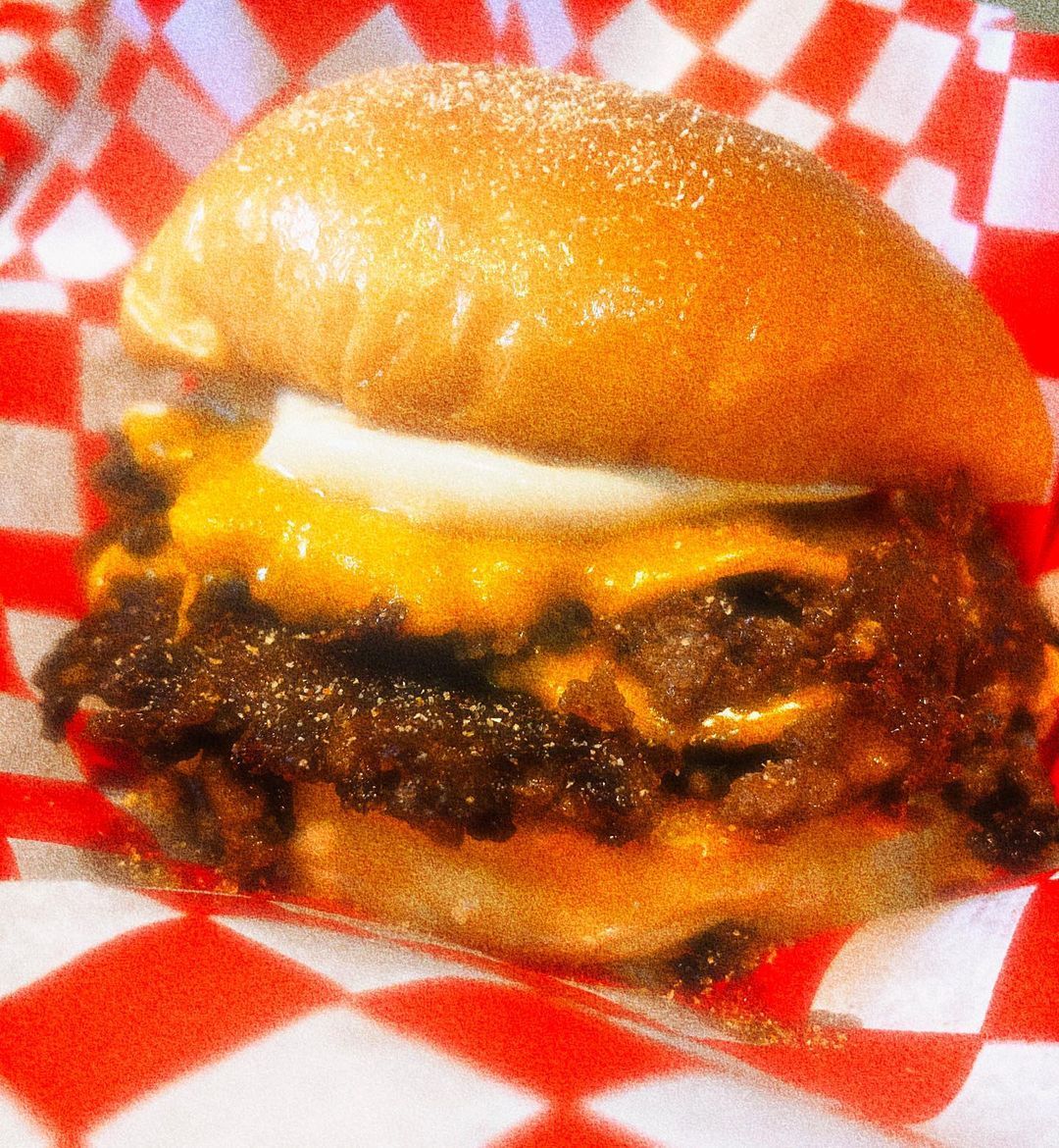 Beef smash burger (Photo: Instagram / @shimokita.space)