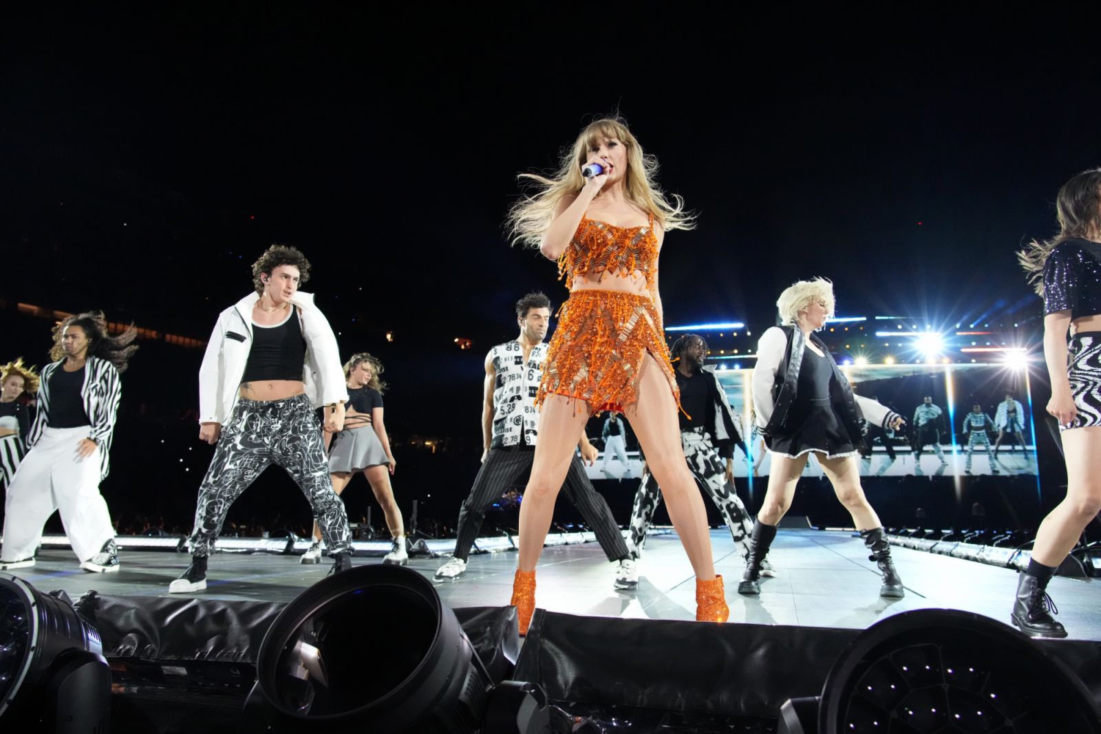 Taylor Swift in Roberto Cavalli at The Era Tour SANTA CLARA, CALIFORNIA