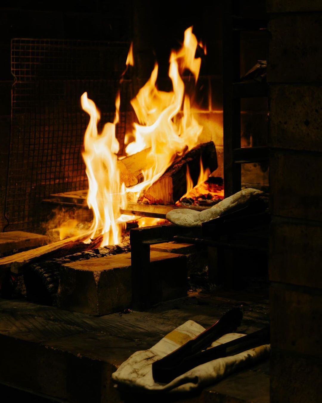 Wood-firing (Photo: Instagram / @pickledining)