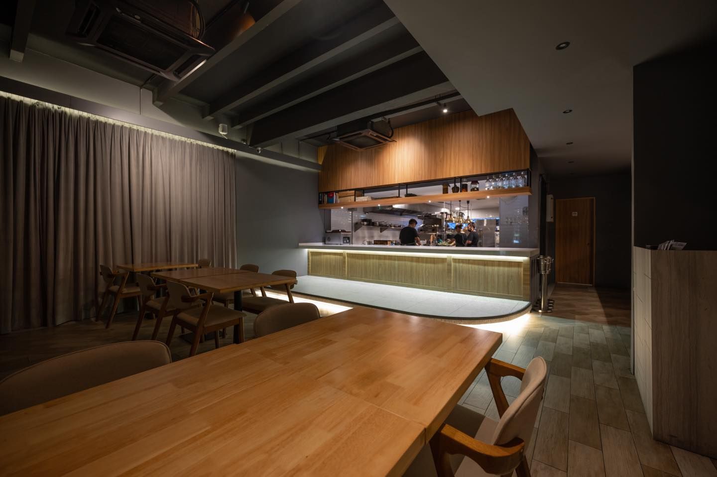 Akâr Dining’s open kitchen (Photo: Facebook / Akâr Dining)