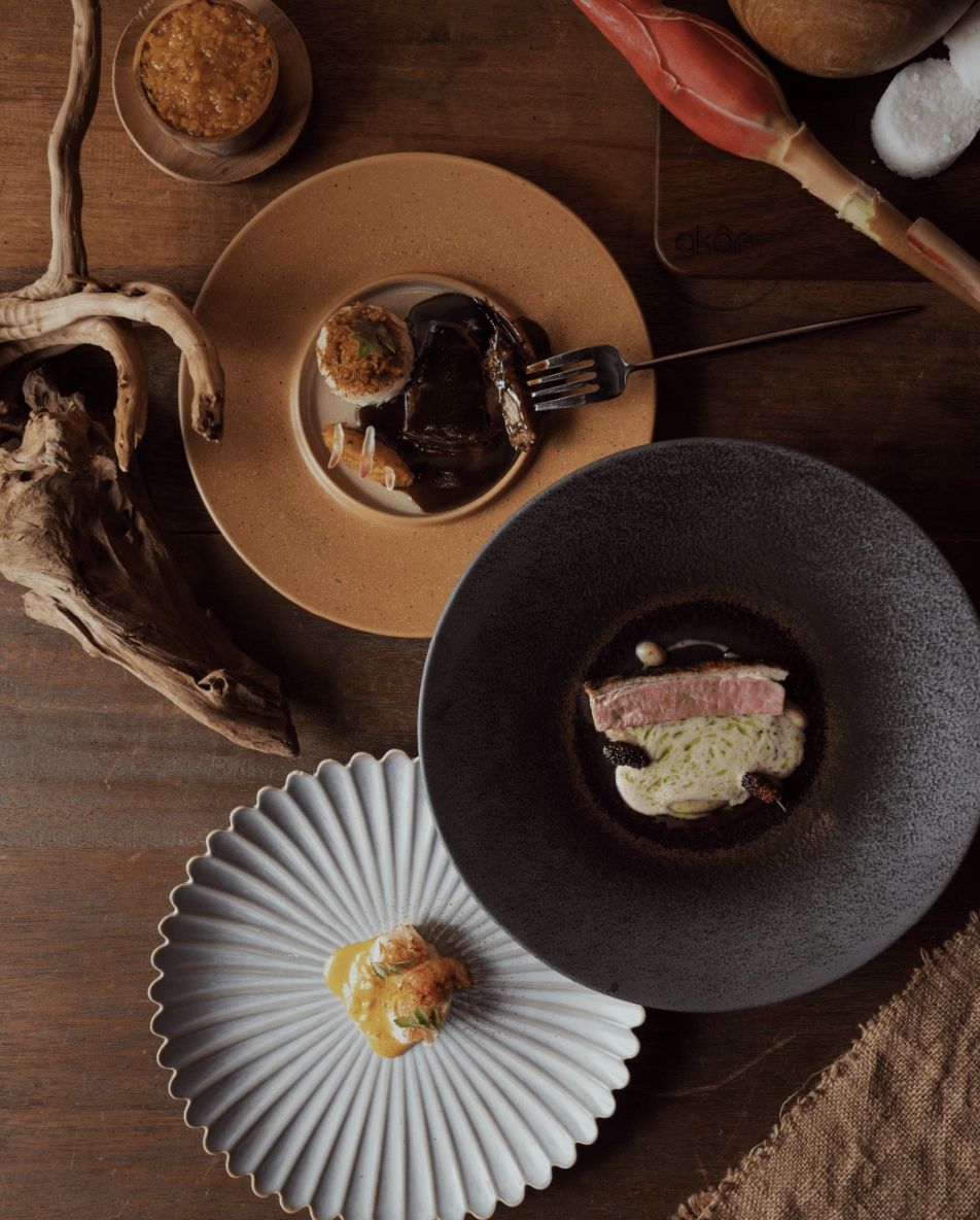 Dishes at Akâr Dining (Photo: Instagram / @akar.dining)