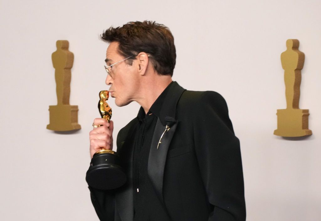 HOLLYWOOD, CALIFORNIA - MARCH 10: Robert Downey Jr., winner of the Best Actor in a Supporting Role award for âOppenheimerâ, pose in the press room during the 96th Annual Academy Awards at Ovation Hollywood on March 10, 2024 in Hollywood, California. (Photo by Jeff Kravitz/FilmMagic)