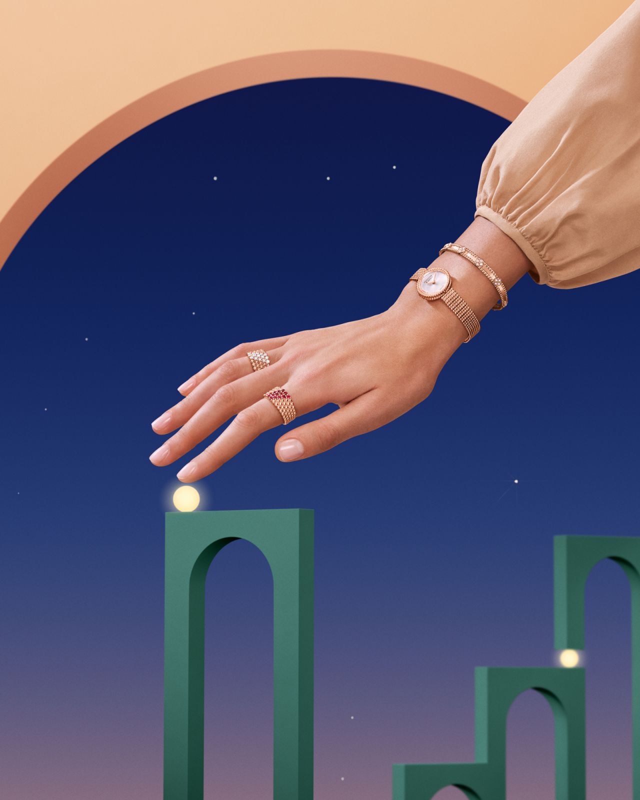 Perlée diamonds rings, Perlée watch in rose gold, Perlée sweet clovers bracelet in rose gold