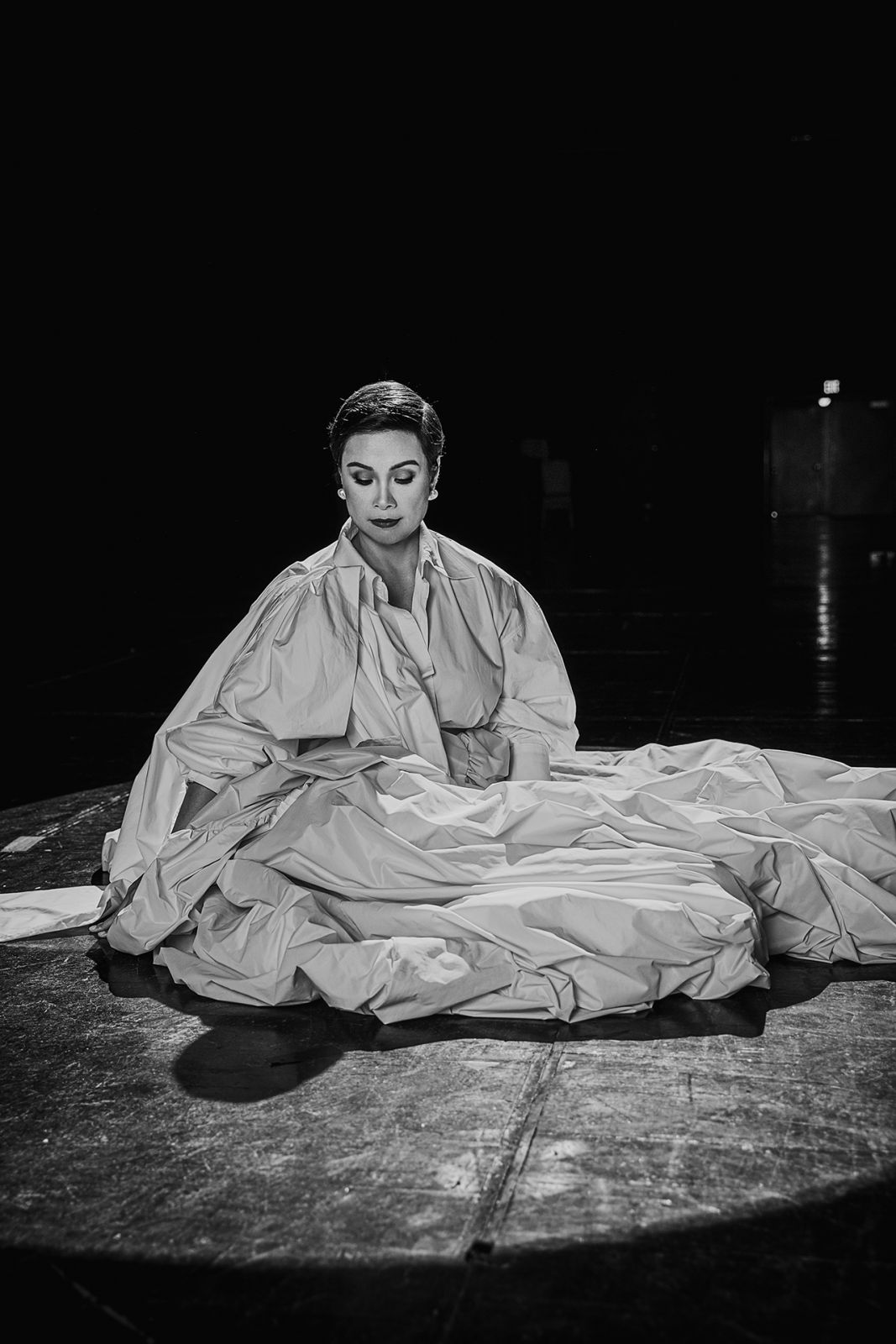 Lea Salonga conjures again the divine femininity of Erzulie from ‘Once on this Island’, wearing white polo with oversized bow and a full skirt by Vania Romoff, and baroque pearl earrings by Katari