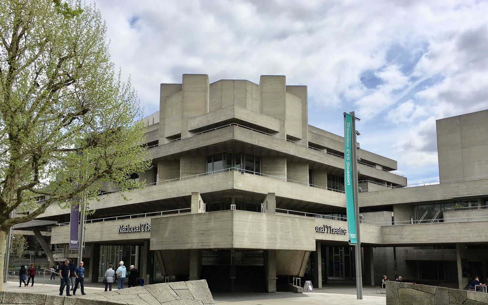 The brutalist-style Royal National Theatre designed by Denys Lasdun (Photo: Saval / WikiCommons)