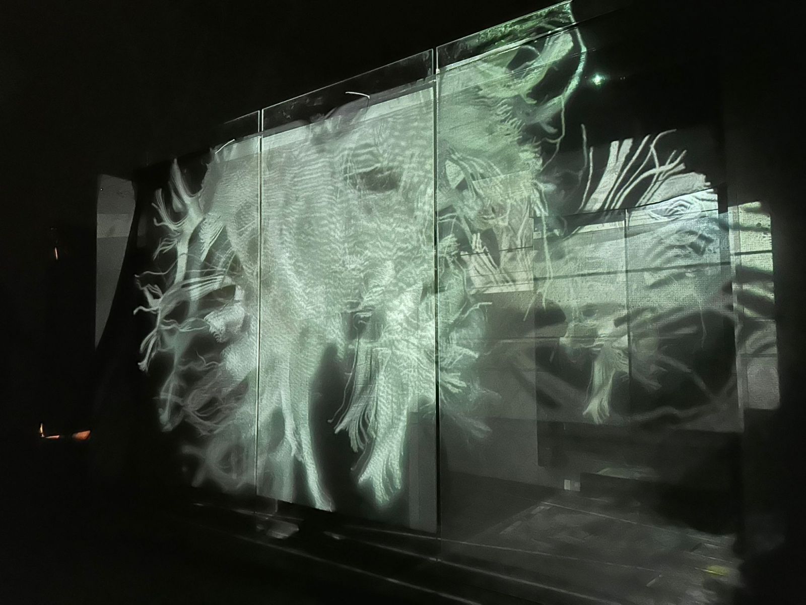 Zheng Chongbin's Light Installation on view for "Immeasureable Things" at Galerie du Monde, March 21 - June 1, 11 Duddell Street, Central (Photo: courtesy Galerie du Monde)