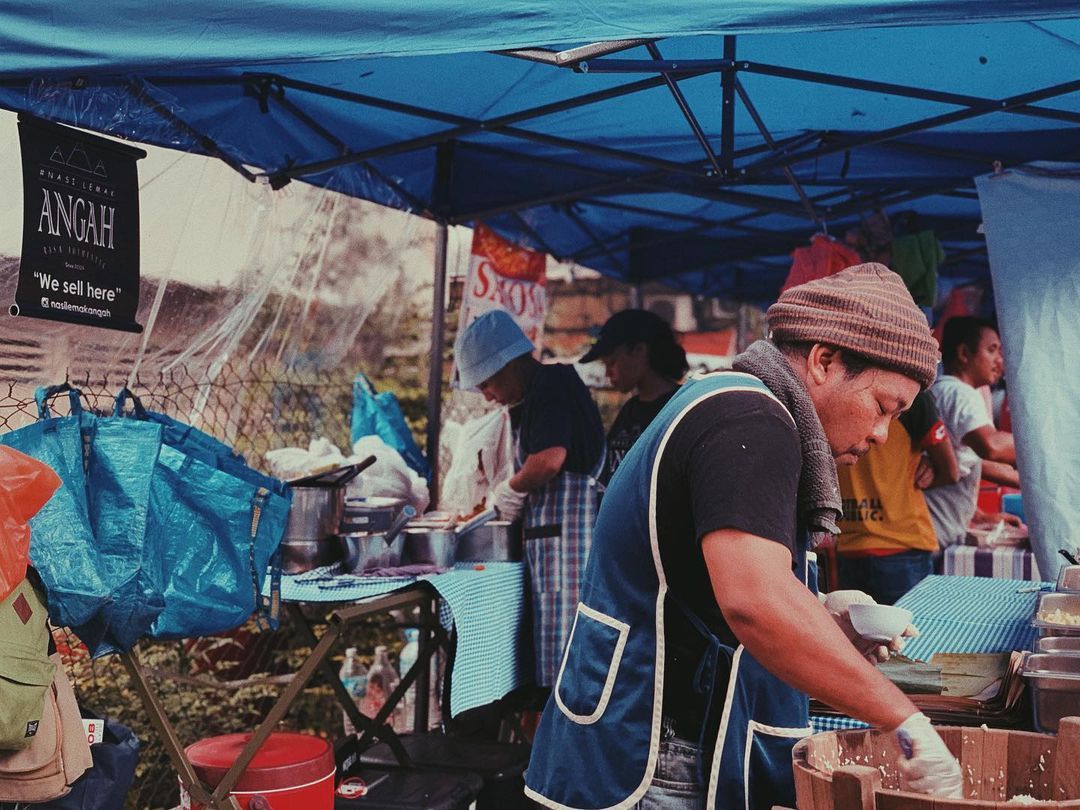 Vendors at Bazaar Ramadan Bukit Bintang (Photo: Instagram / @random_sajin)