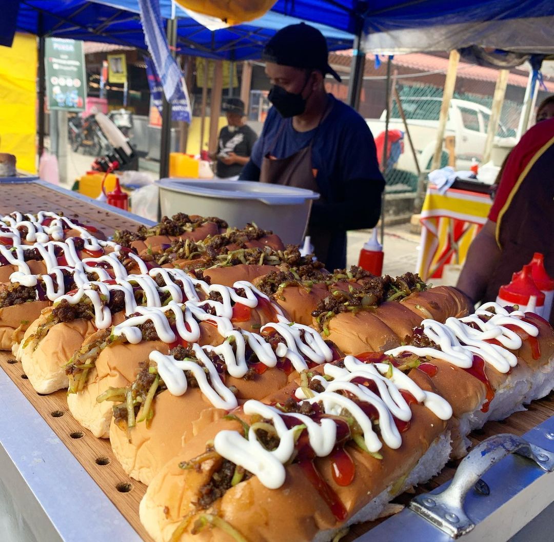Street food at Bazaar Ramadan Kampung Baru (Photo: Instagram / @f.derrr)
