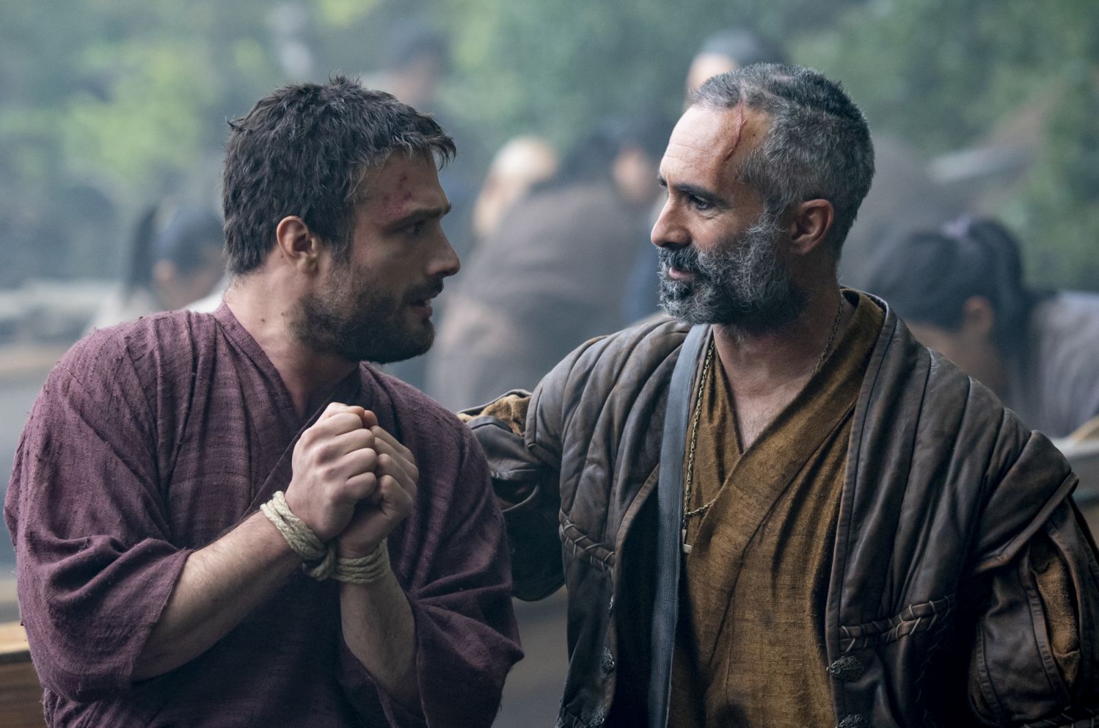 âSHOGUNâ -- Pictured (L-R): Cosmo Jarvis as John Blackthorne, Nestor Carbonell as Rodrigues. CR: Katie Yu/FX
