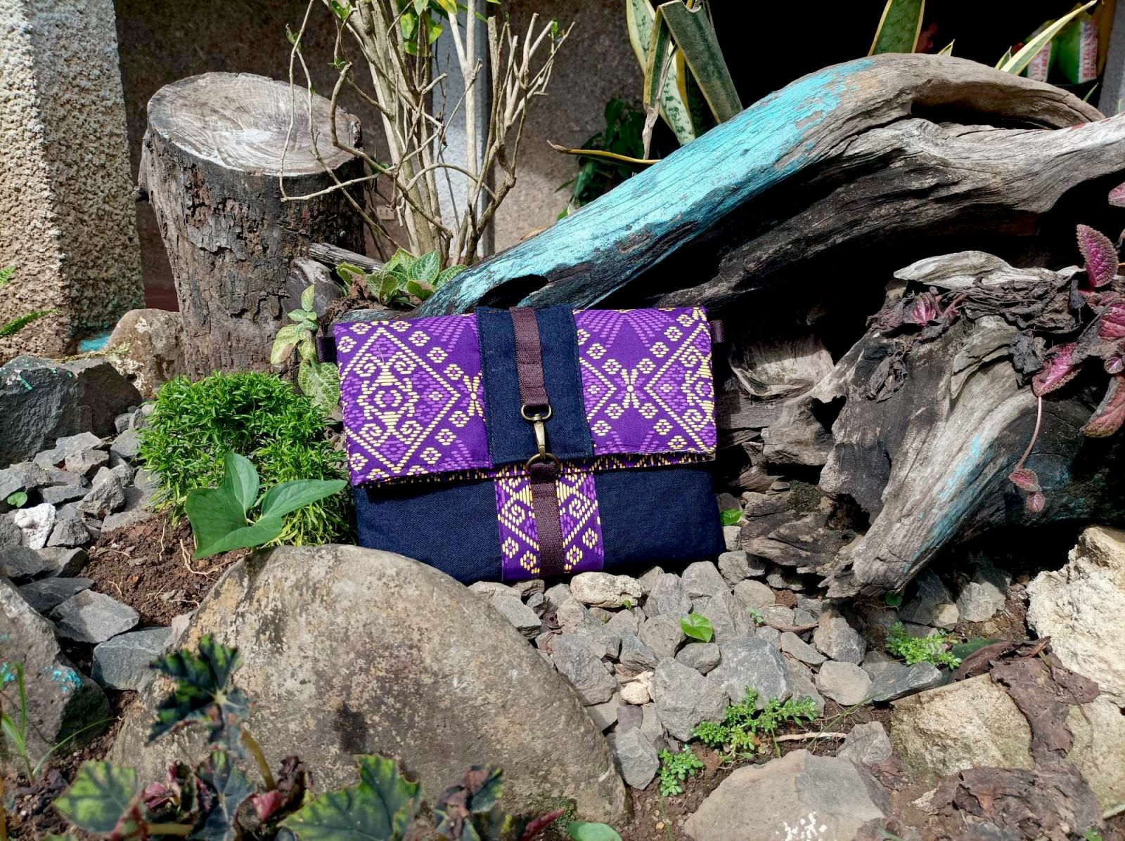 A clutch bag from HAPIsabela Dressmakers (Photo: Accelerate PH)