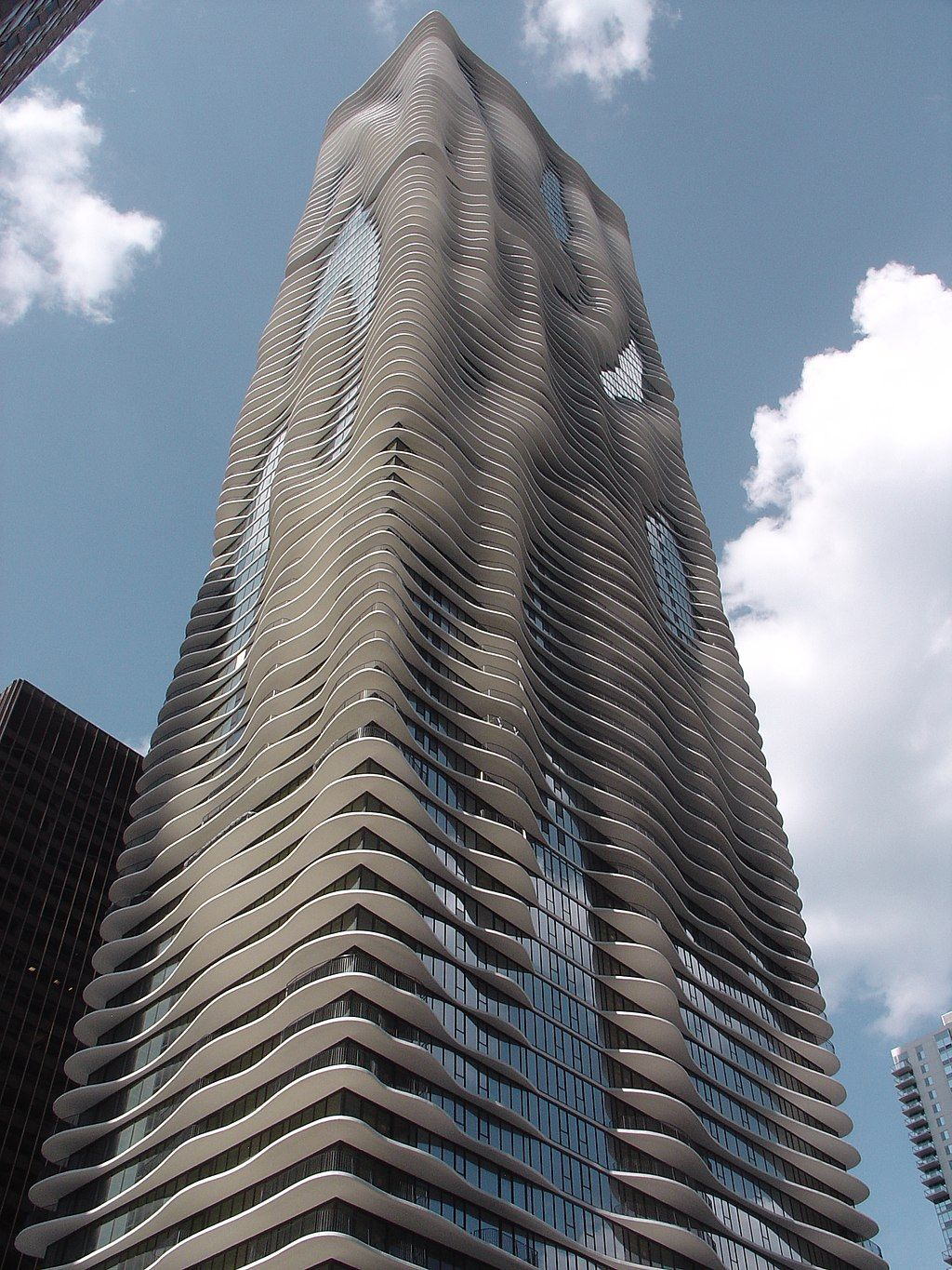 Aqua Tower, Chicago by Jeanne Gang, Studio Gang (Photo: WikiCommons/Ryan Kirby)