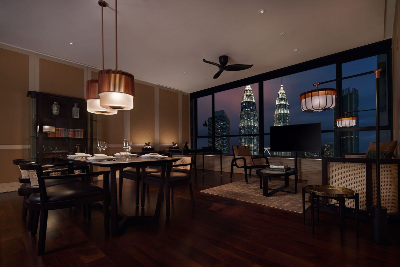 Living room at the RuMa Suite