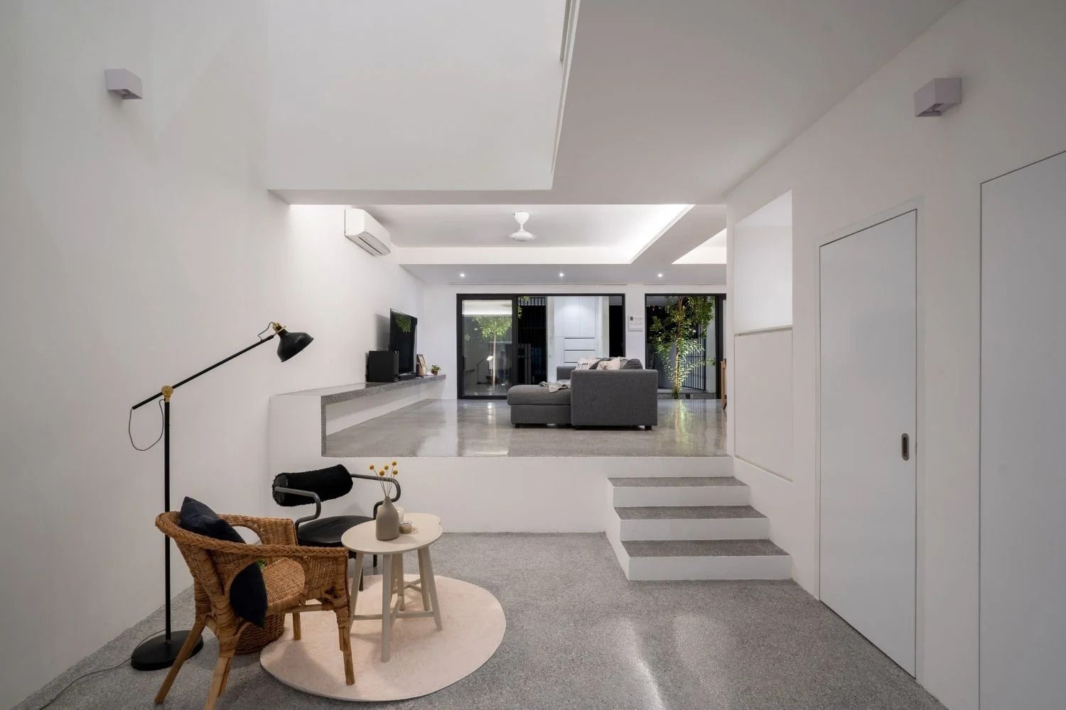 A spacious terrace house designed by Fabian Tan Architects (Photo: Ceavs Chua)