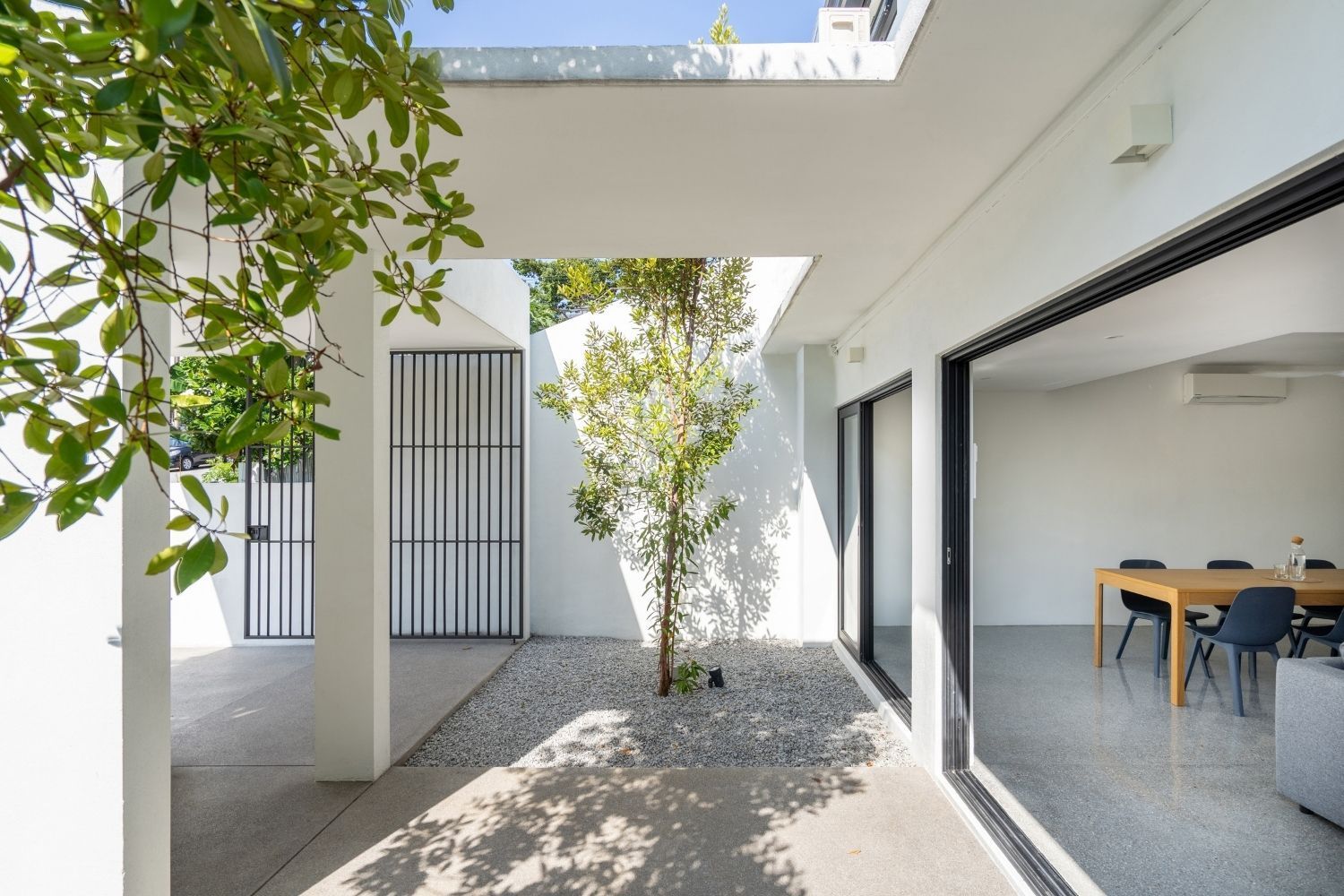 White plays best with the surrounding nature for indoor-outdoor spaces (Photo: Ceavs Chua)