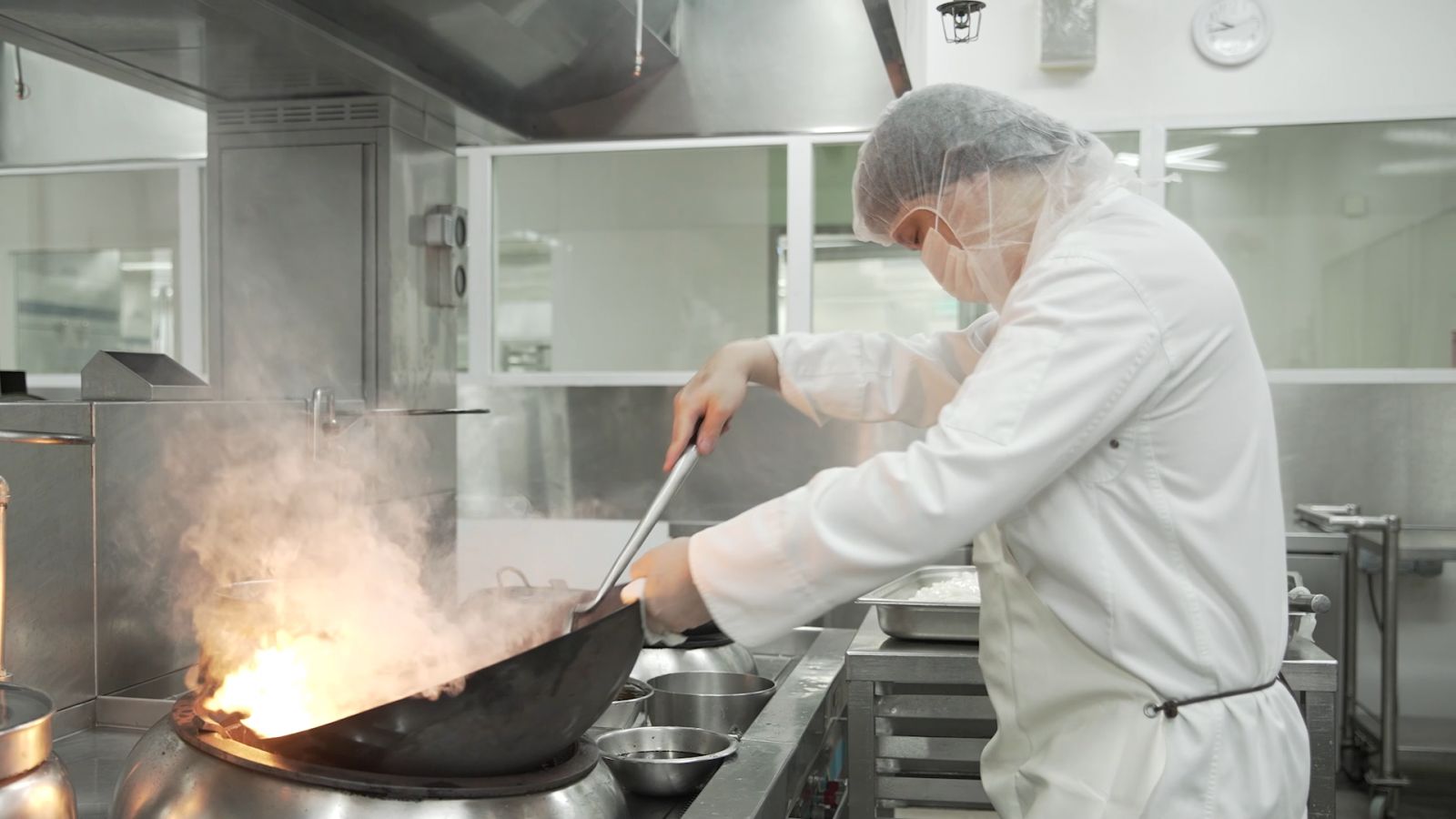 Wok-frying an in-flight meal
