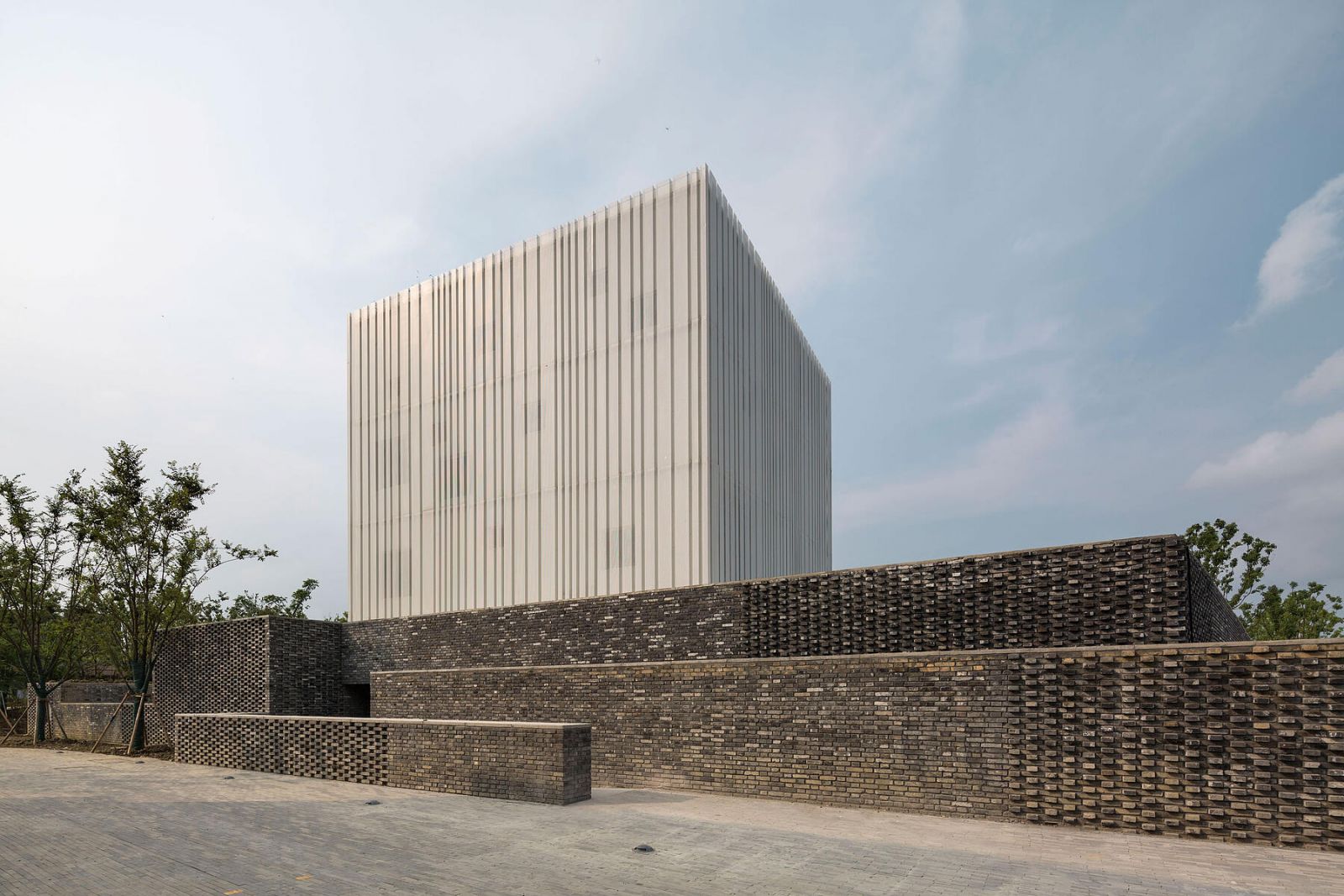 The Suzhou Chapel with a double-layered white volume façade (Photo: Pedro Pegenaute)