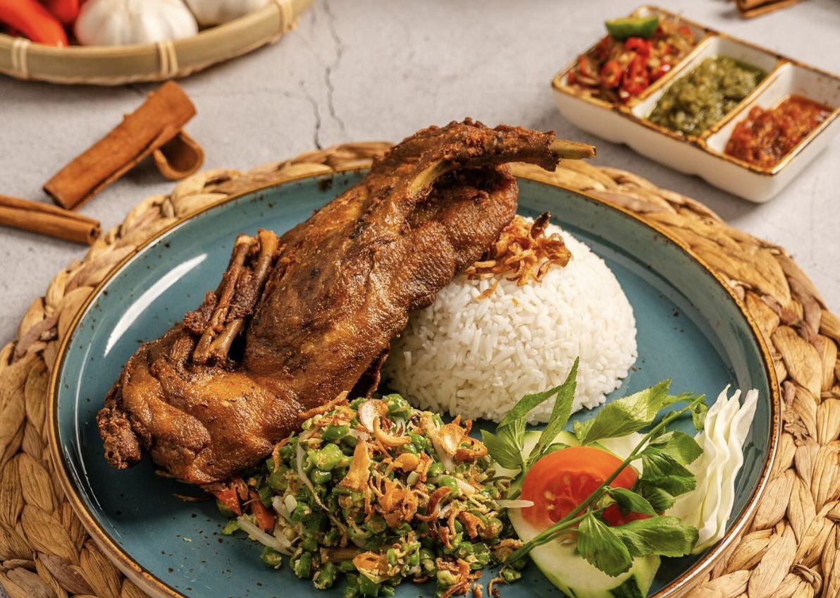 Warung Eropa’s renowned bebek goreng (Photo: Instagram / @warungeropakl)