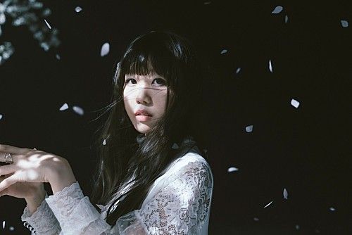 擁有獨特的嗓音，被稱為是「世間少有的聲音」，Aimer的歌聲總是帶有獨特的魅力。（Photo: X @Billboard_JAPAN）