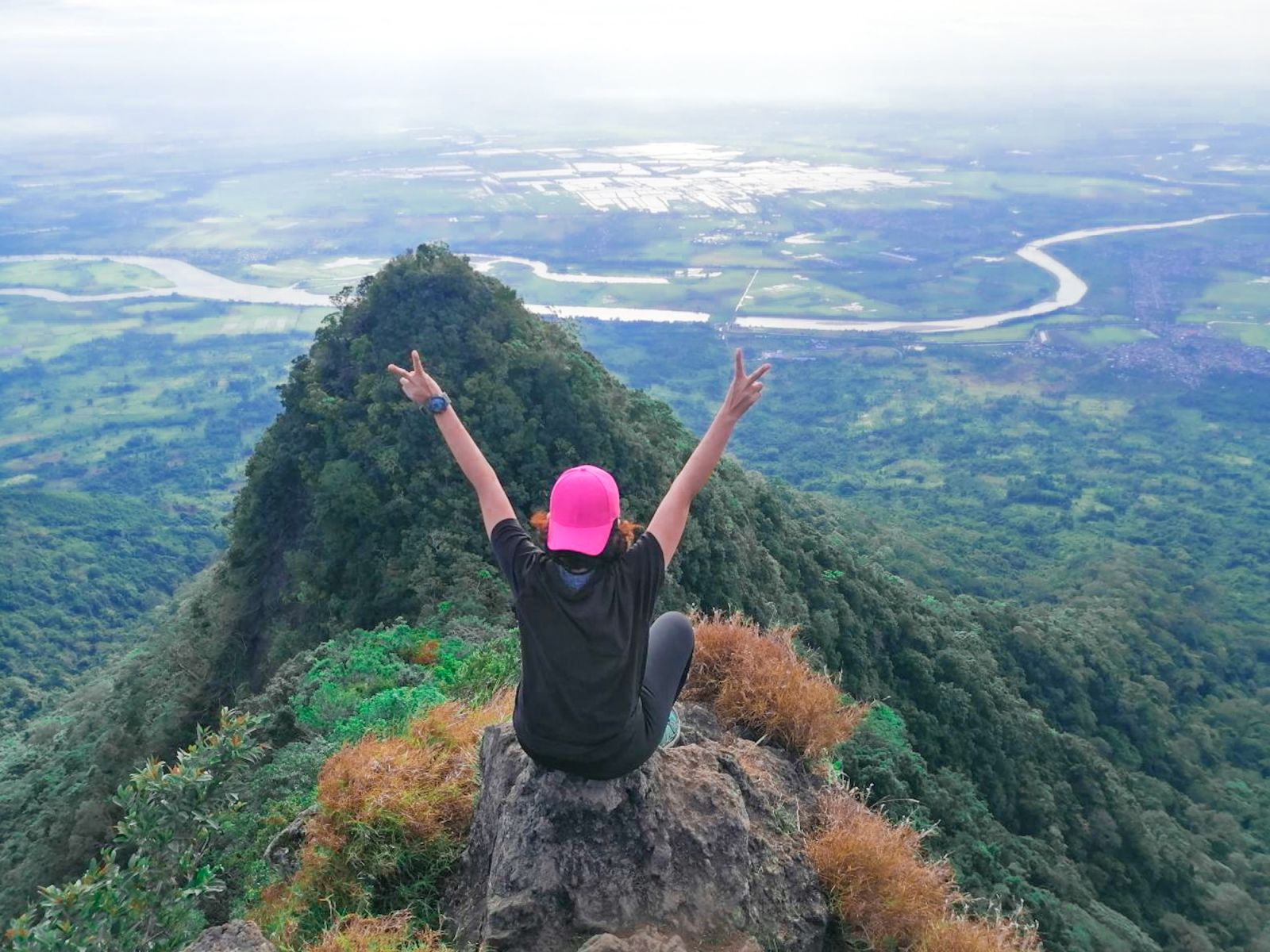 Mt Arayat ở Pampanga (Ảnh: A Wanderful Sole)