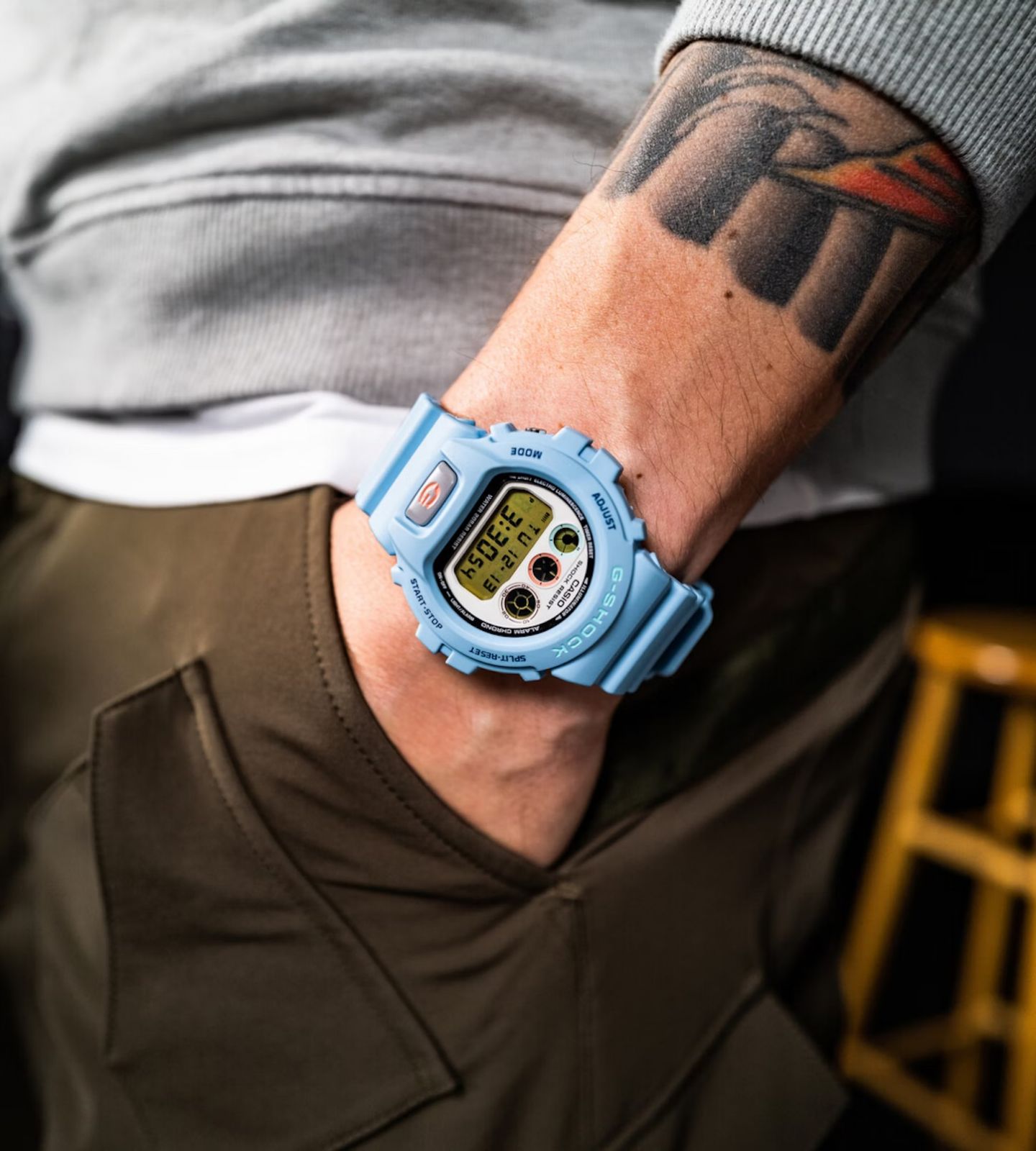 G-Shock Ref. 6900 By John Mayer設計靈感來自Casio的電子琴PT-1,有霧面藍色的錶殼與錶帶。(Photo: Hodinkee)