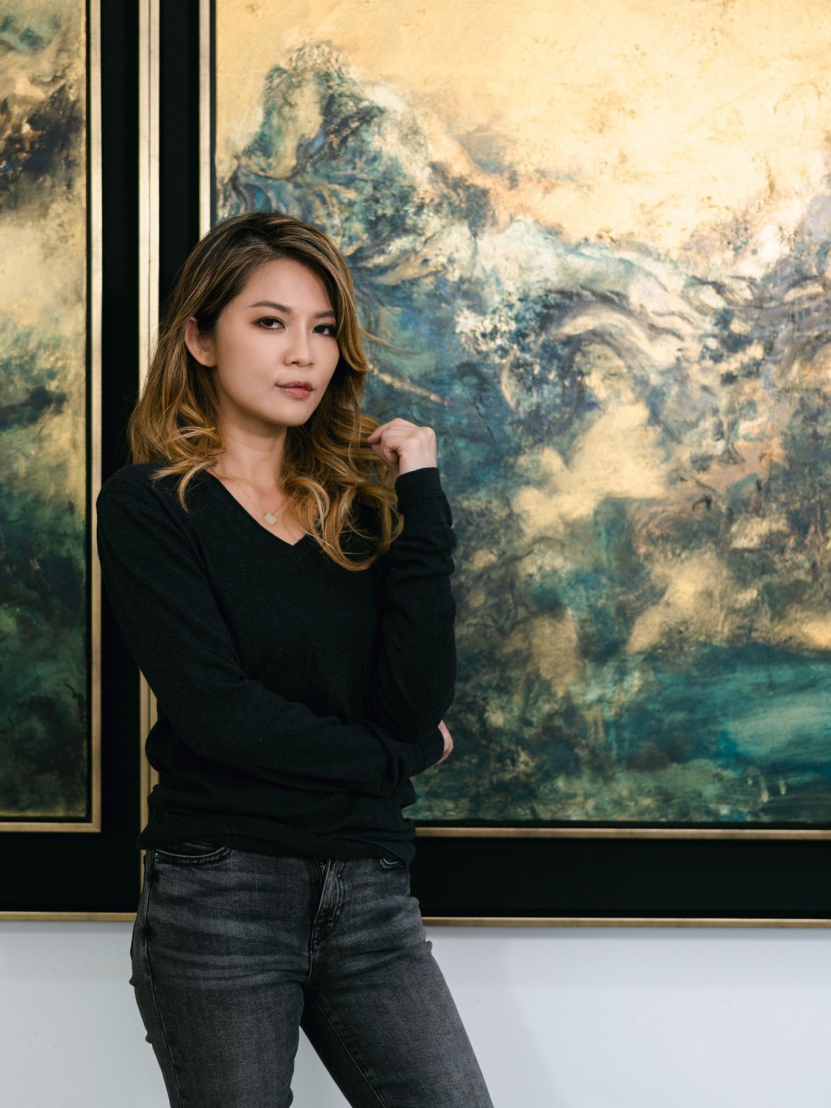 Jaee Tee merges Oriental principles with western techniques and influences, allowing her to break from traditional boundaries and reinvent her own style.