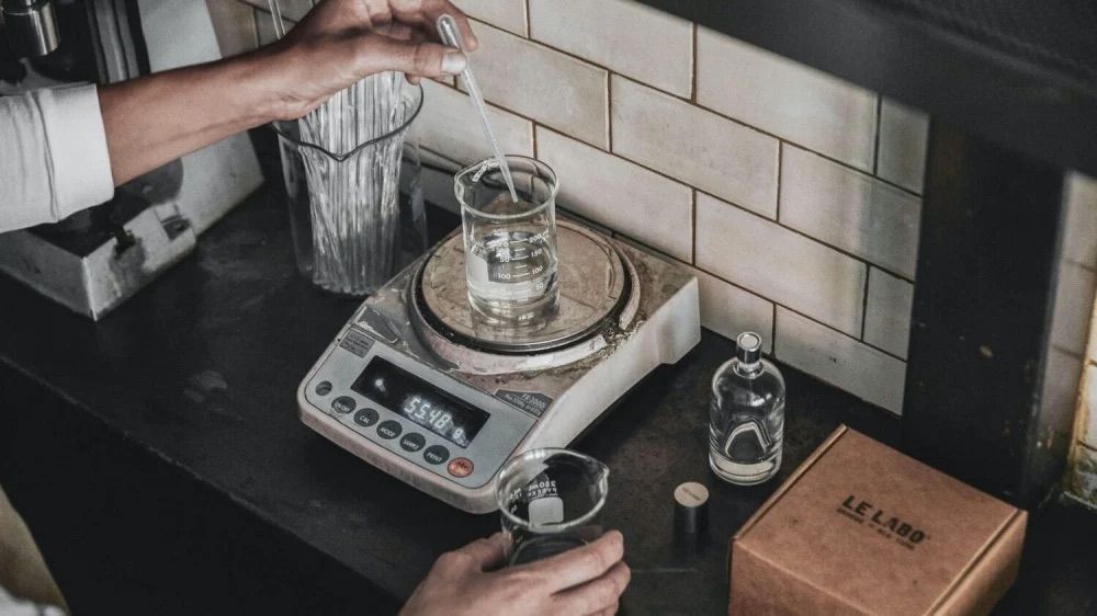 位於二樓的調香室讓消費者體驗調配香氛的過程。(Photo: Le Labo)