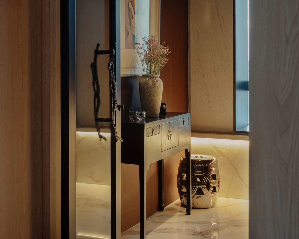 The entrance of the apartment
