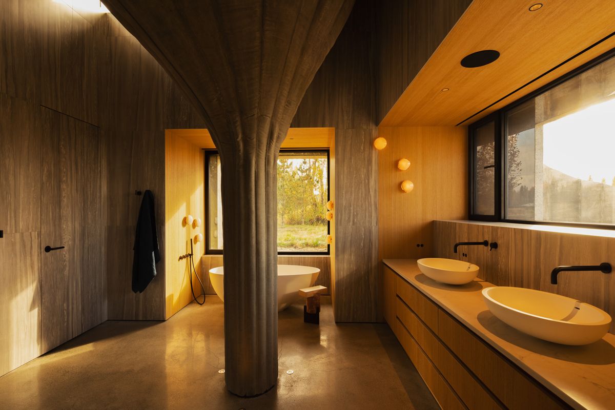 The column creates a dramatic play of light in the bathroom