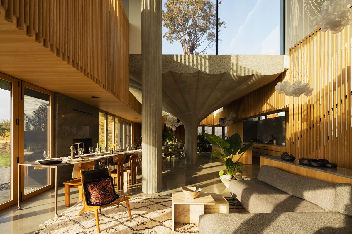 The top of the columns is planted with Magnolia trees