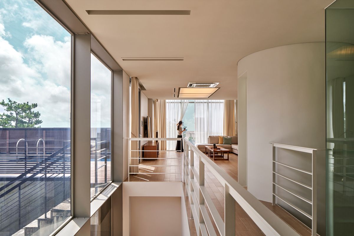 The villa's contemporary interior was designed by Seung Hyo-sang (Photo: Courtesy of Jeju Artvillas)
