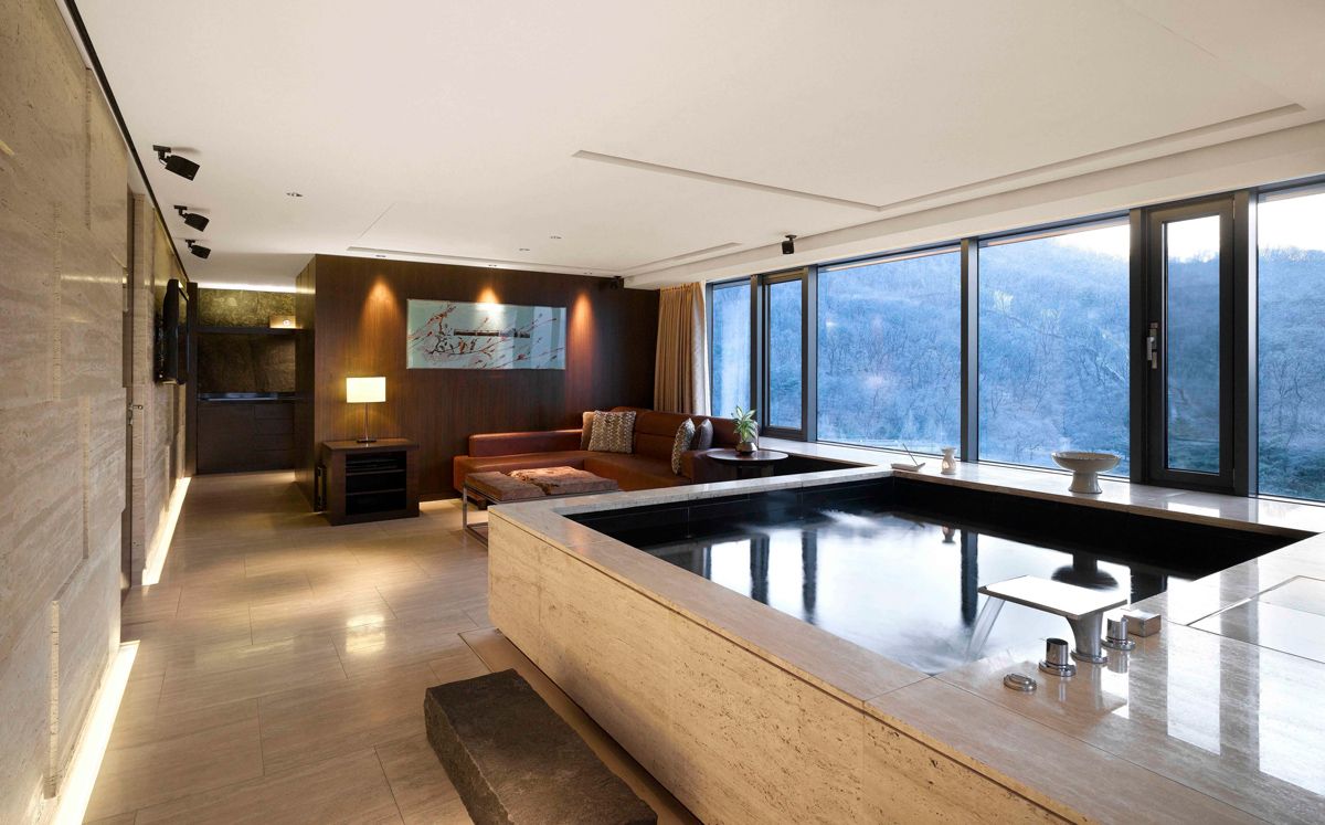 Namsan Pool Suite Room with a spacious relaxation pool (Photo: Jeon Taek-su)
