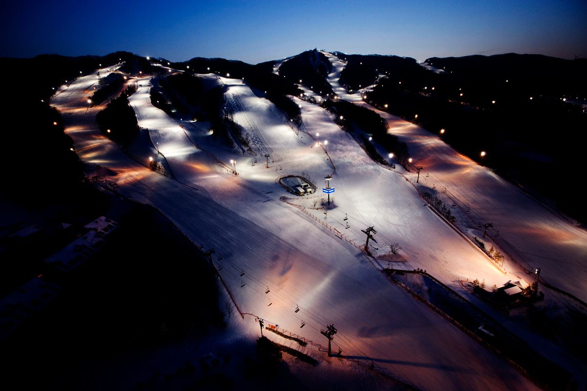Night view of ski slope (Photo: Courtesy of Phoenix Hotels & Resorts)