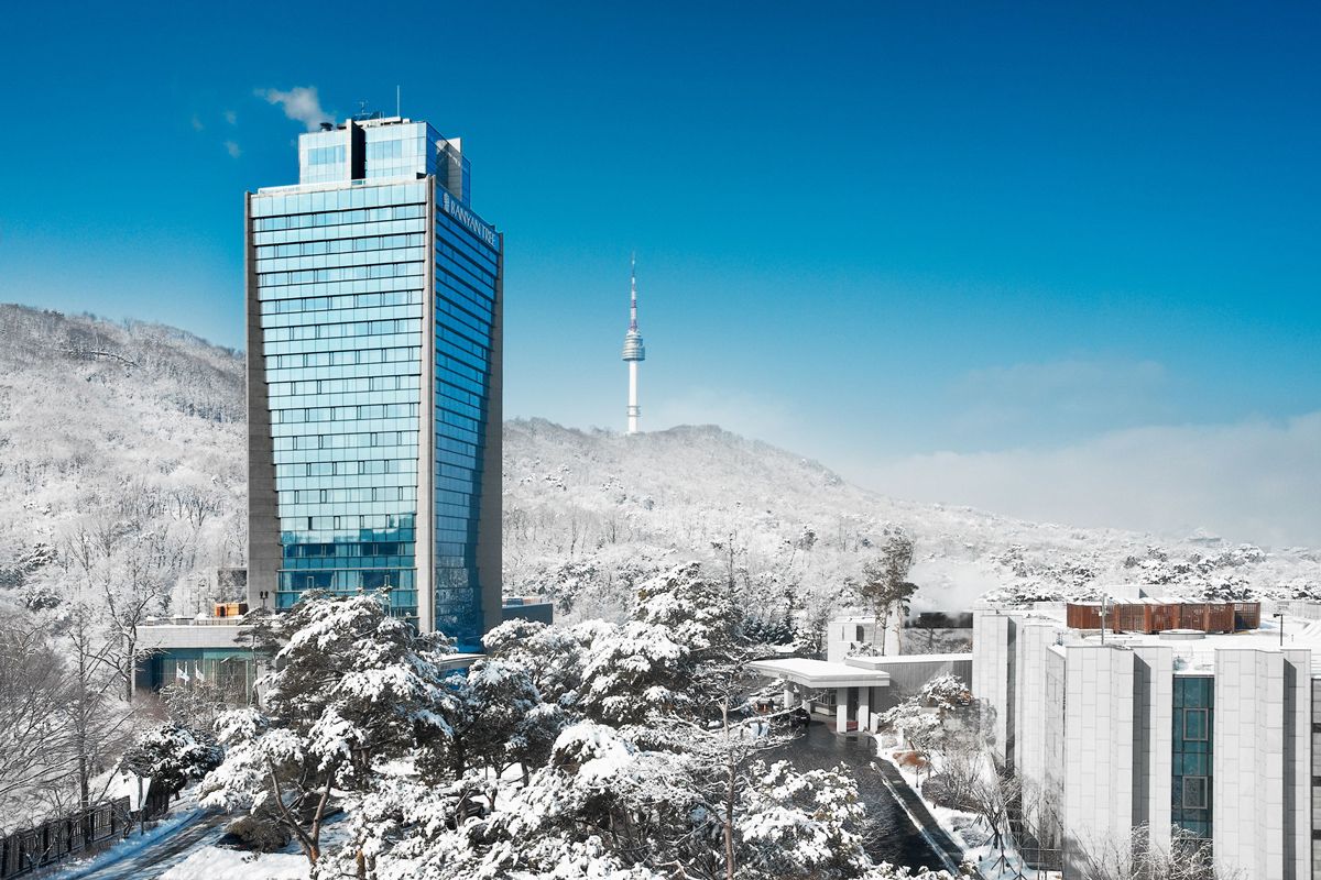 Banyan Tree Club & Spa Seoul with a breathtaking view of snow-capped Namsan Mountain (Photo: Jeon Taek-su)