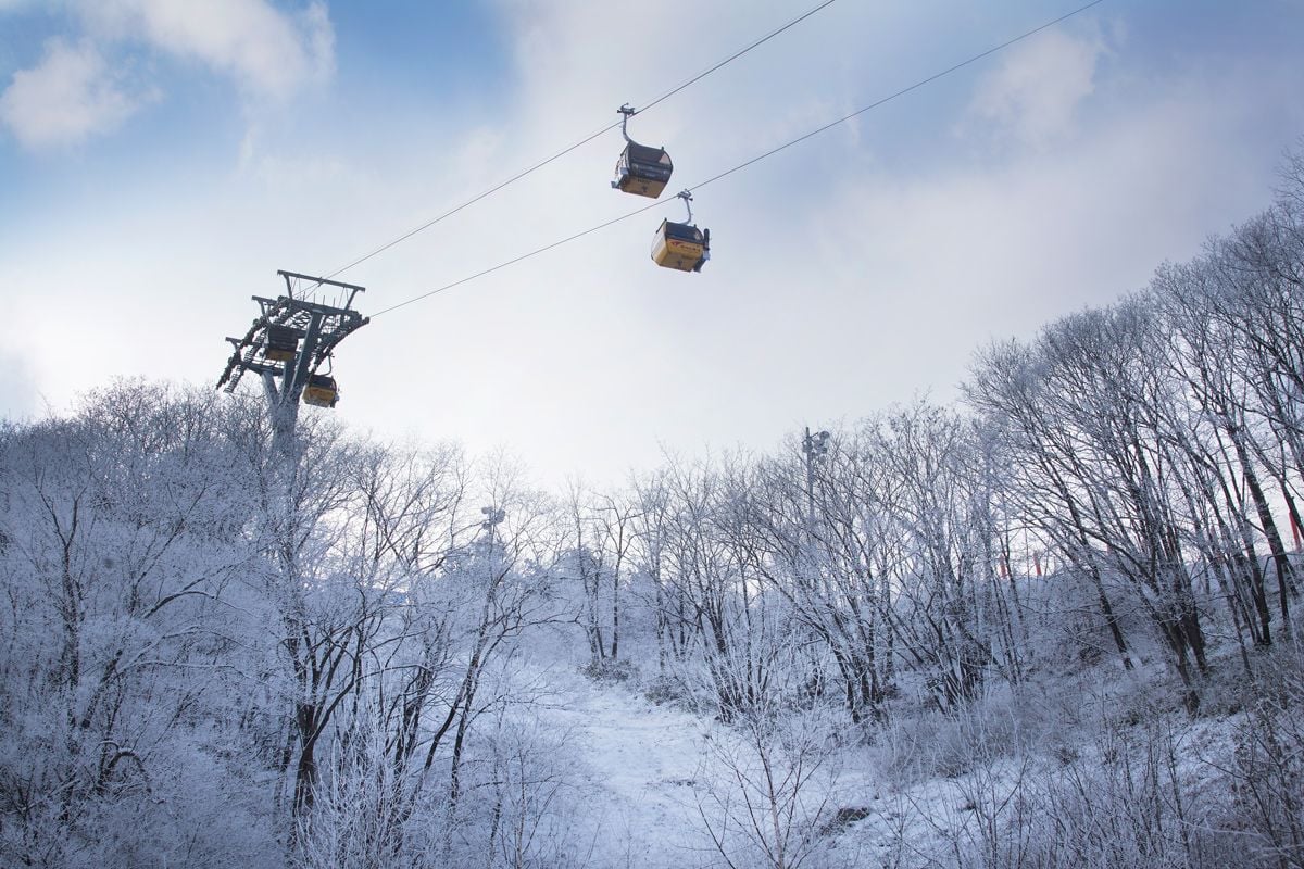 Take the gondola to Montblanc to enjoy the top of the snow-capped mountain (Photo: Courtesy of Phoenix Hotels & Resorts)