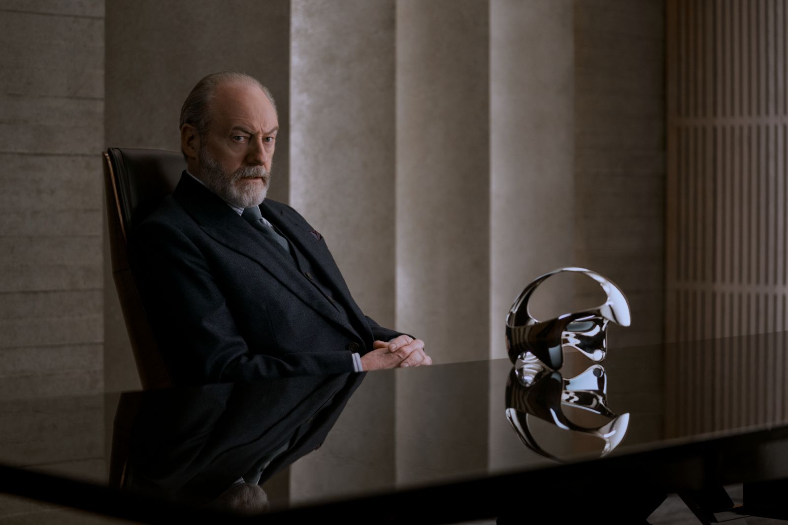3 Body Problem. Liam Cunningham as Wade in episode 104 of 3 Body Problem. Cr. Ed Miller/Netflix © 2023