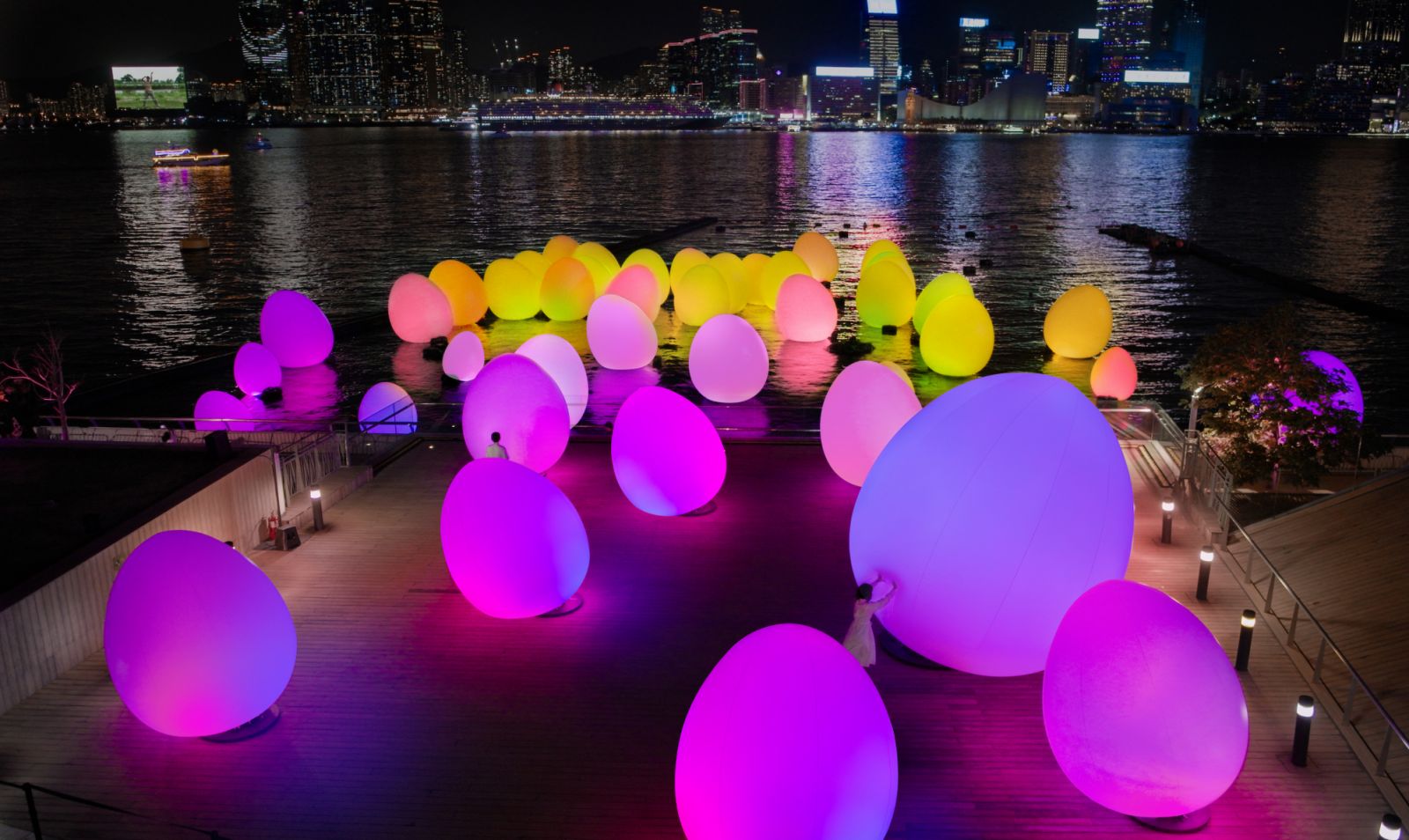 「teamLab: Continuous 光漣」添馬公園, 香港 © teamLab