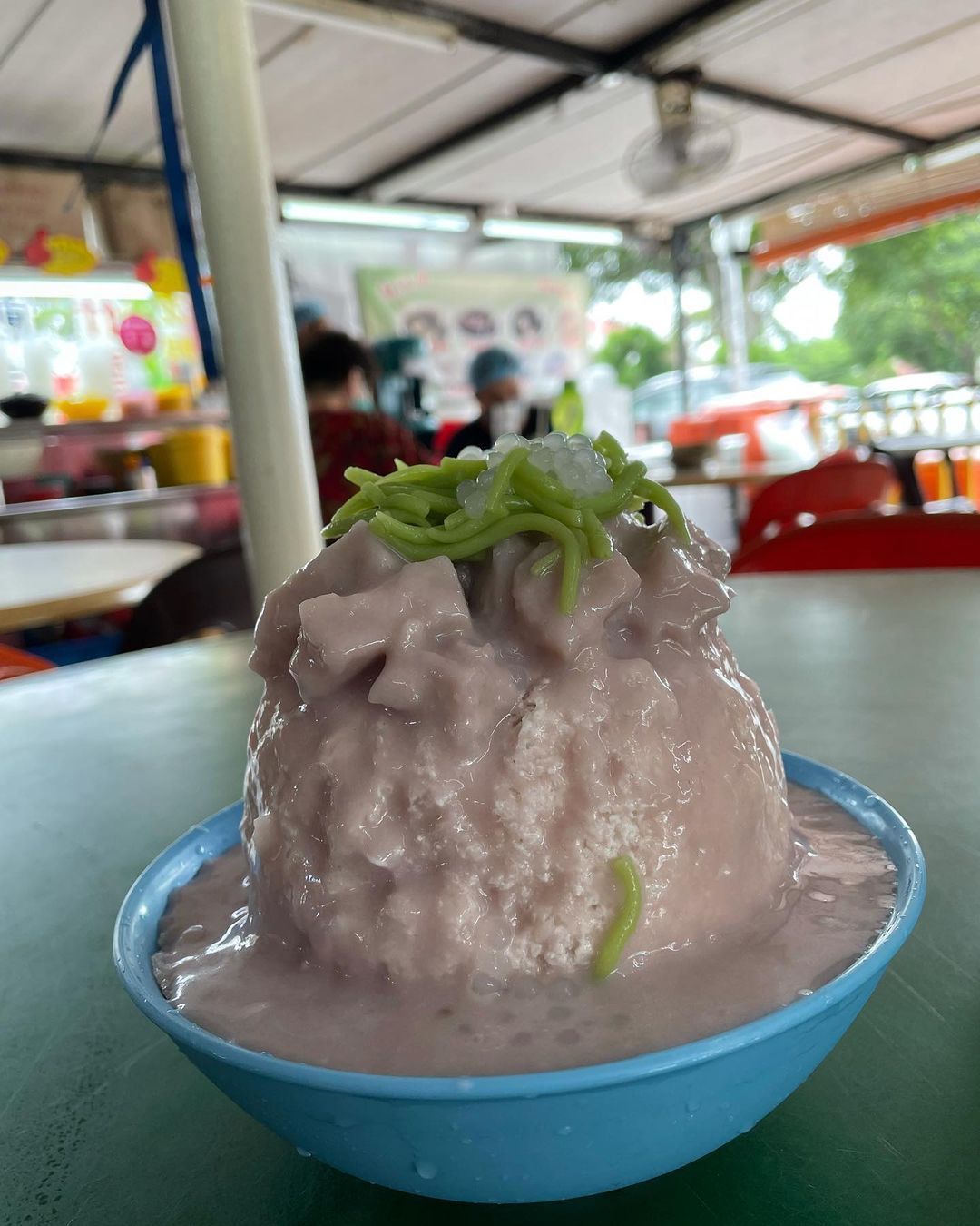 Taro ice kacang (Photo: Instagram / @stomach_wastage_index)