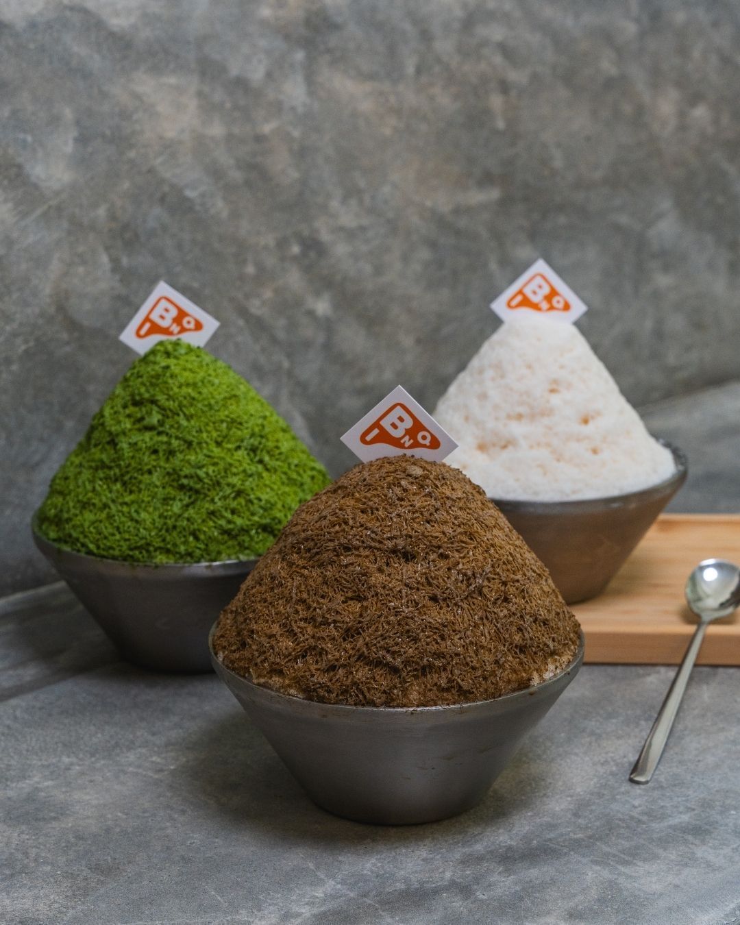 Matcha, oolong, and chocolate bingsu (Photo: Instagram / @binqdessert)