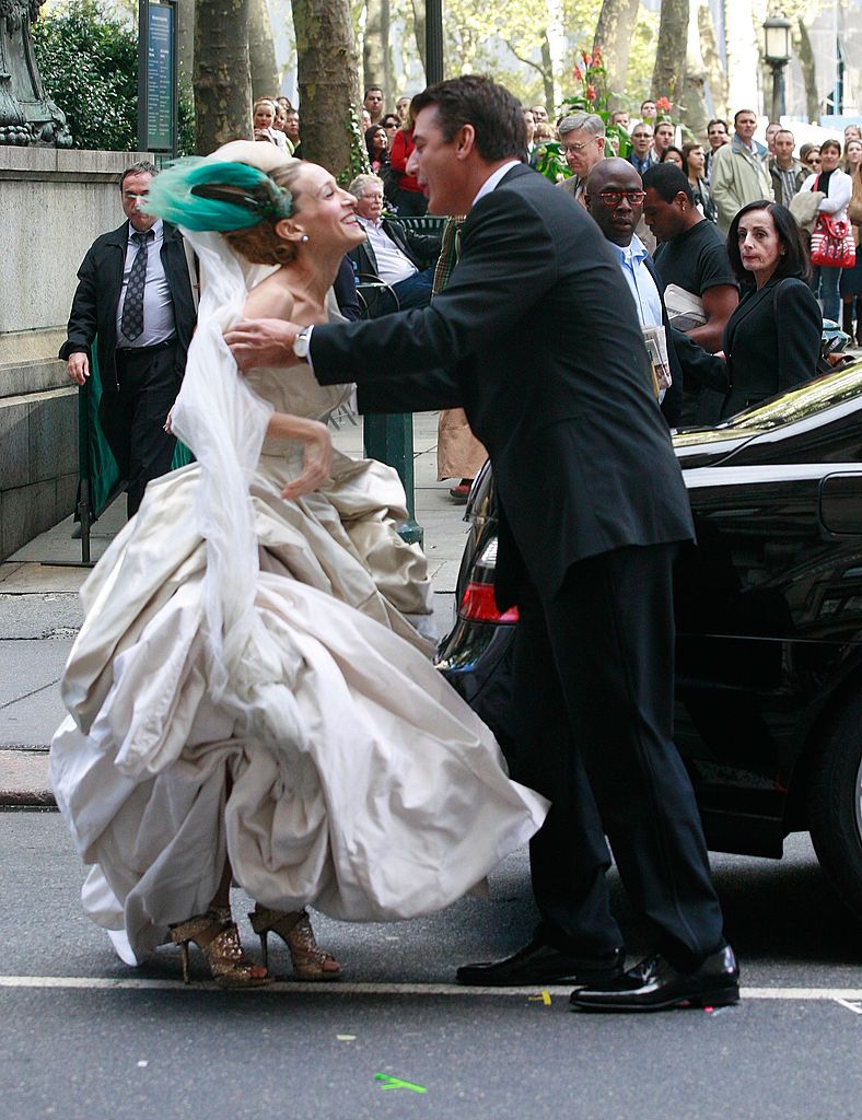 Actress Sarah Jessica Parker and actor Chris Noth on the set of "Sex and the City: The Movie" in Midtown Manhatan on October 12, 2007 in New York City, New York. (Photo by Marcel Thomas/FilmMagic)