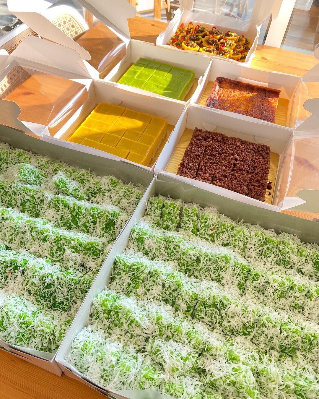 An assortment of kuih, perfect for any Hari Raya gathering (Photo: Instagram / @rumahkuehkakzu)