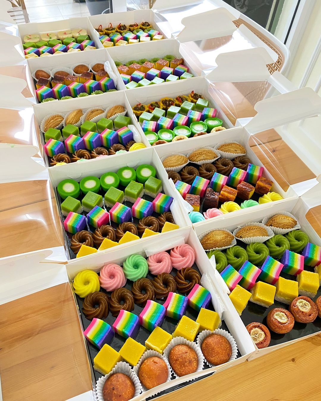Homemade kuih-muih (Photo: Instagram / @rumahkuehkakzu)
