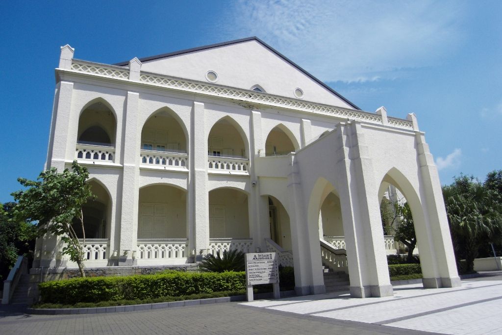 The French Gothic-style Béthanie building (Photo: 文子言木 / WikiCommons)